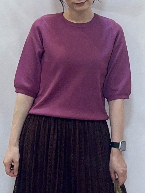 𝐇𝐢𝐫𝐨𝐦𝐢さんの「SHOO･LA･RUE｜【ガンガン洗える/UV/毛玉になりにくい】二の腕見せない 5分袖ニット」を使ったコーディネート