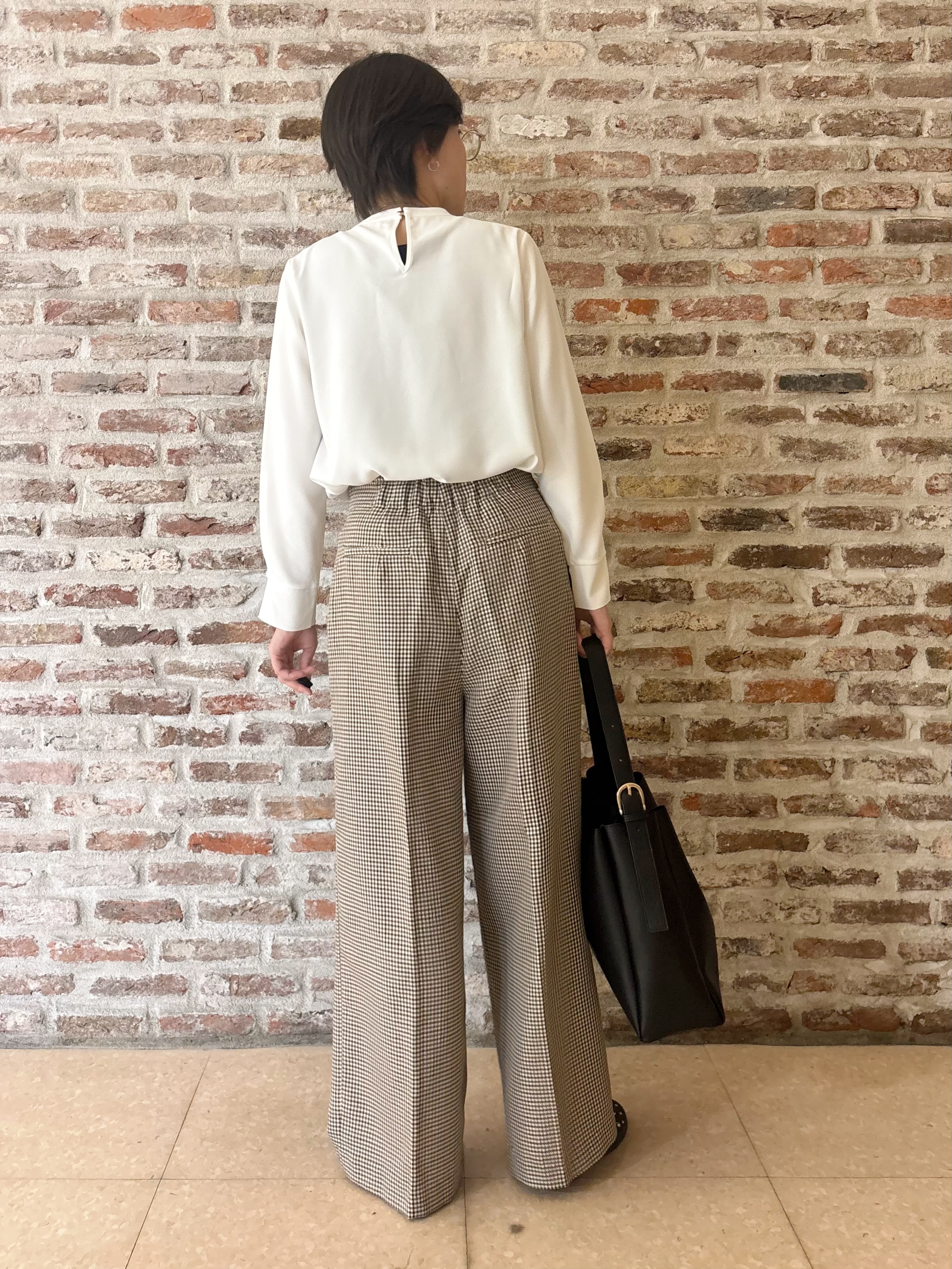 しばさんの「THE SHOP TK｜ラッフルタイジョーゼットブラウス」を使ったコーディネート