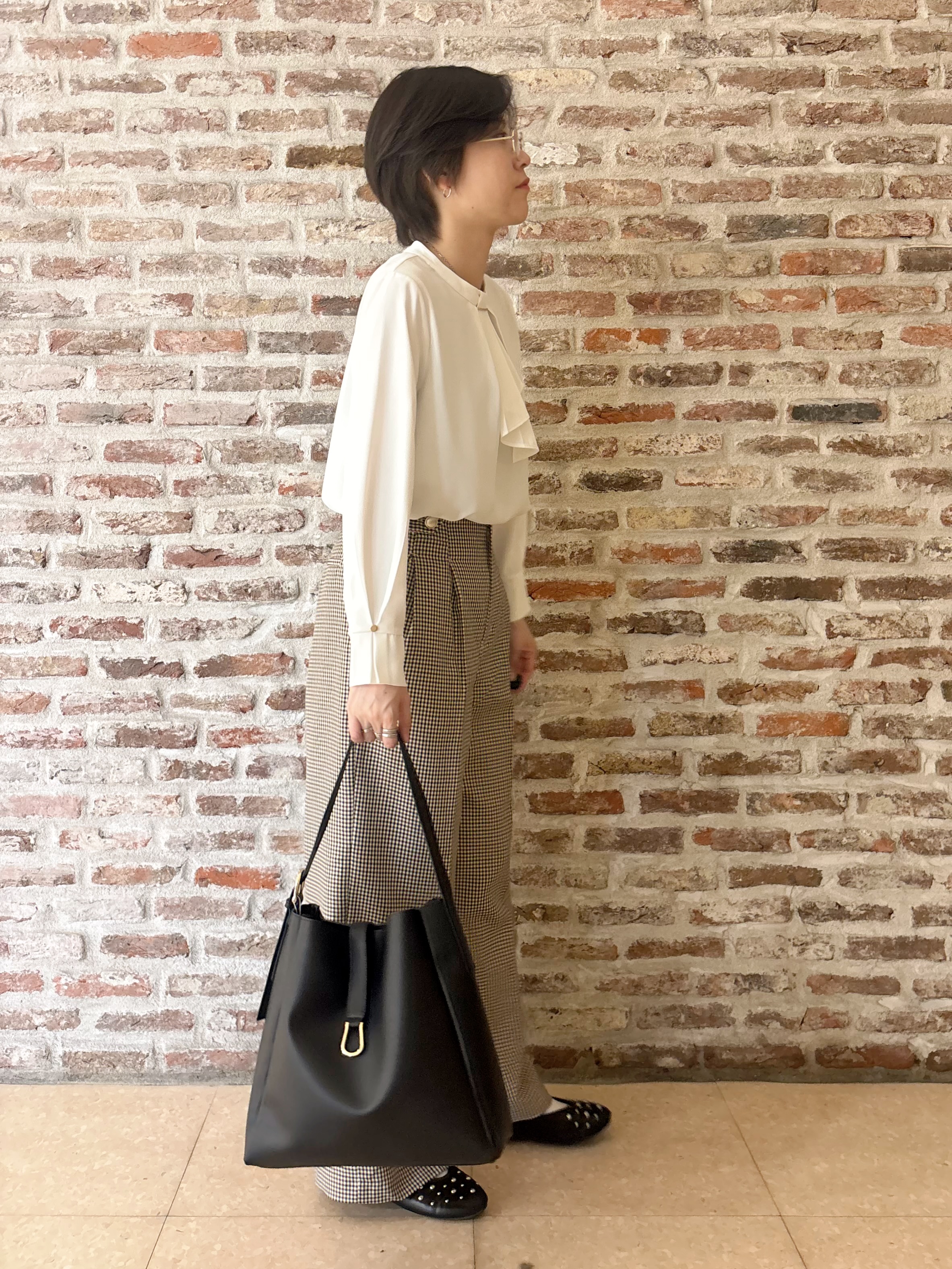 しばさんの「THE SHOP TK｜ラッフルタイジョーゼットブラウス」を使ったコーディネート