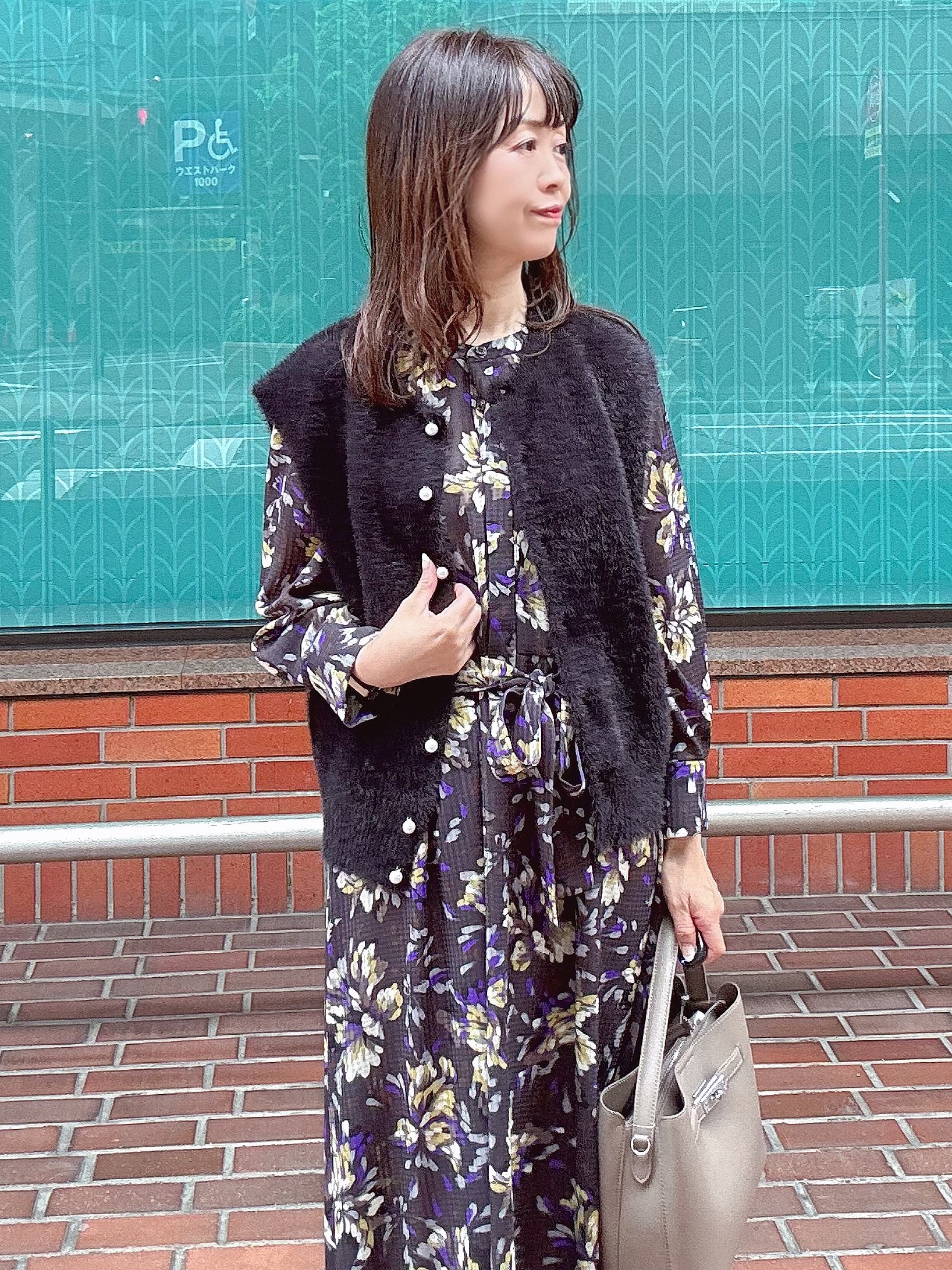 makiさんの「UNTITLED｜【秋映え/花柄】フラワープリントワンピース」を使ったコーディネート