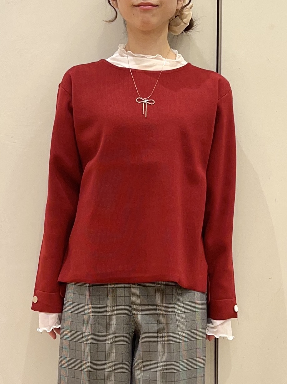 AIRIさんの「SHOO･LA･RUE｜【洗濯機可/S-LL】抜け感ある着こなしに 金ボタン付き スポンディッシュ クルーネックニット」を使ったコーディネート