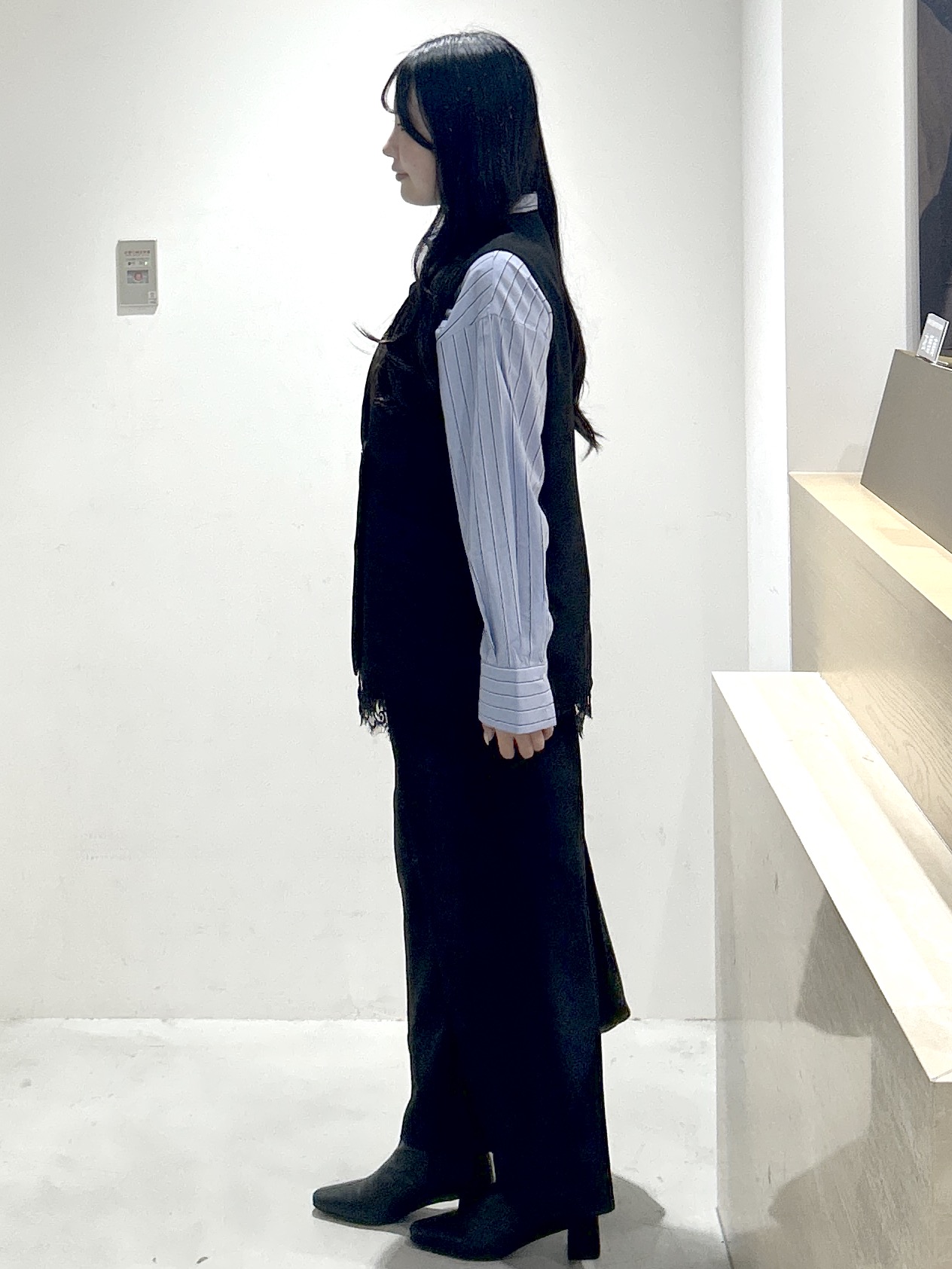 sayaさんの「OPAQUE.CLIP｜裾レースVネックジレ【2WAY ／洗濯機OK】」を使ったコーディネート