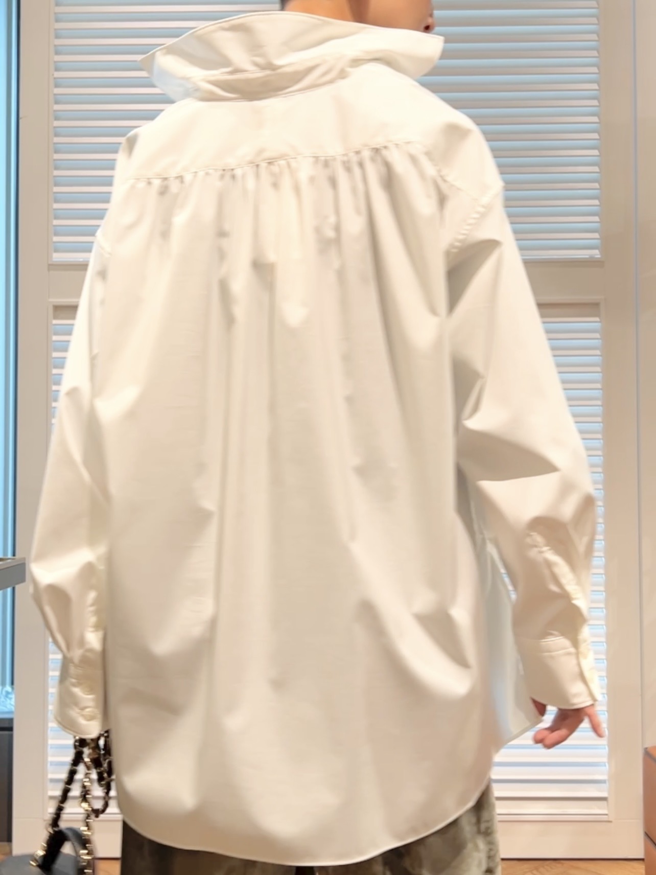 OCHIAIさんの「DRESSTERIOR｜【接触冷感/UVカット/着回し】スキッパーブラウス」を使ったコーディネート