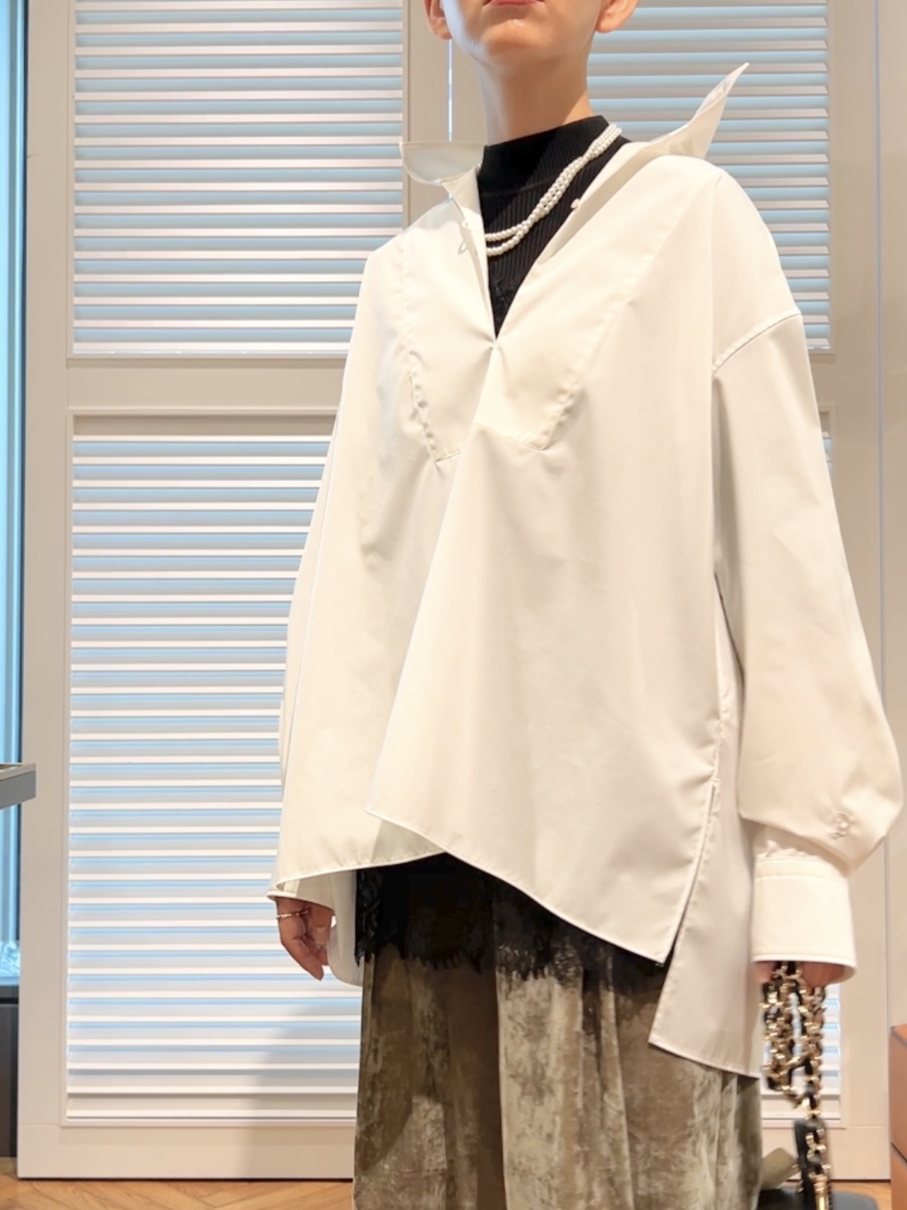 OCHIAIさんの「DRESSTERIOR｜【接触冷感/UVカット/着回し】スキッパーブラウス」を使ったコーディネート