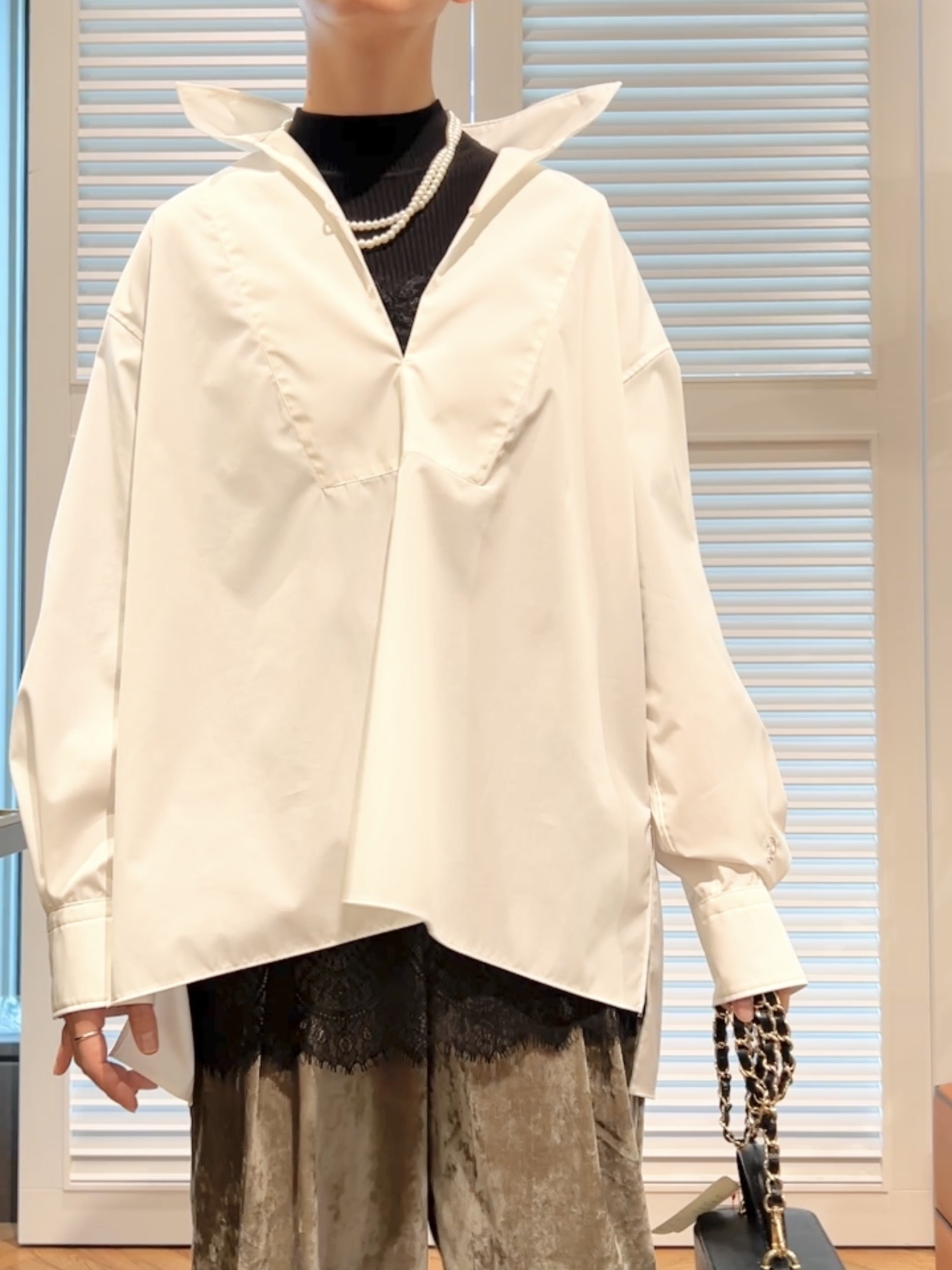 OCHIAIさんの「DRESSTERIOR｜【接触冷感/UVカット/着回し】スキッパーブラウス」を使ったコーディネート
