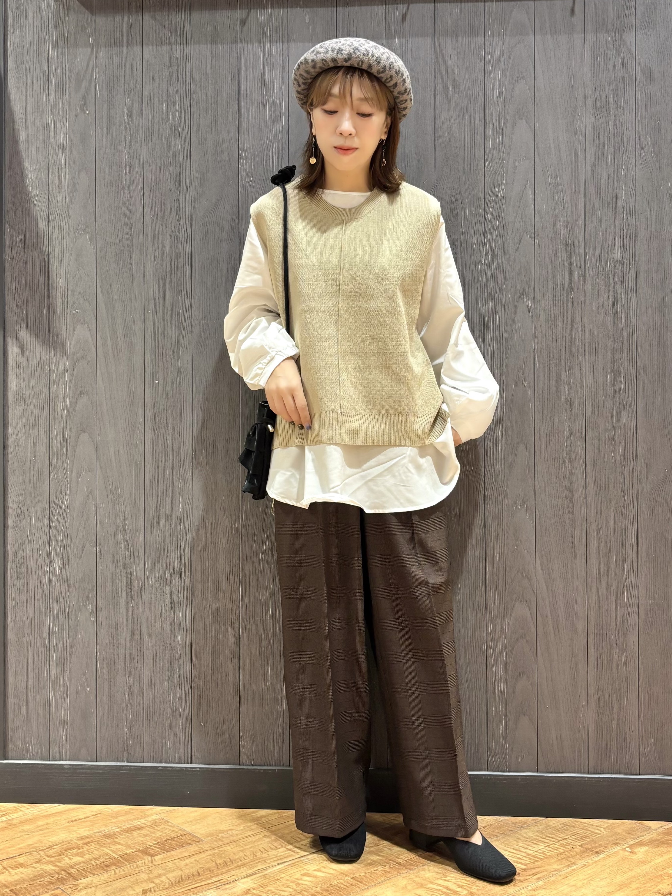 meiさんの「SHOO･LA･RUE｜【2点セット/S-LL】着回し自在 スポンディッシュニットベスト＆フレアシャツ」を使ったコーディネート