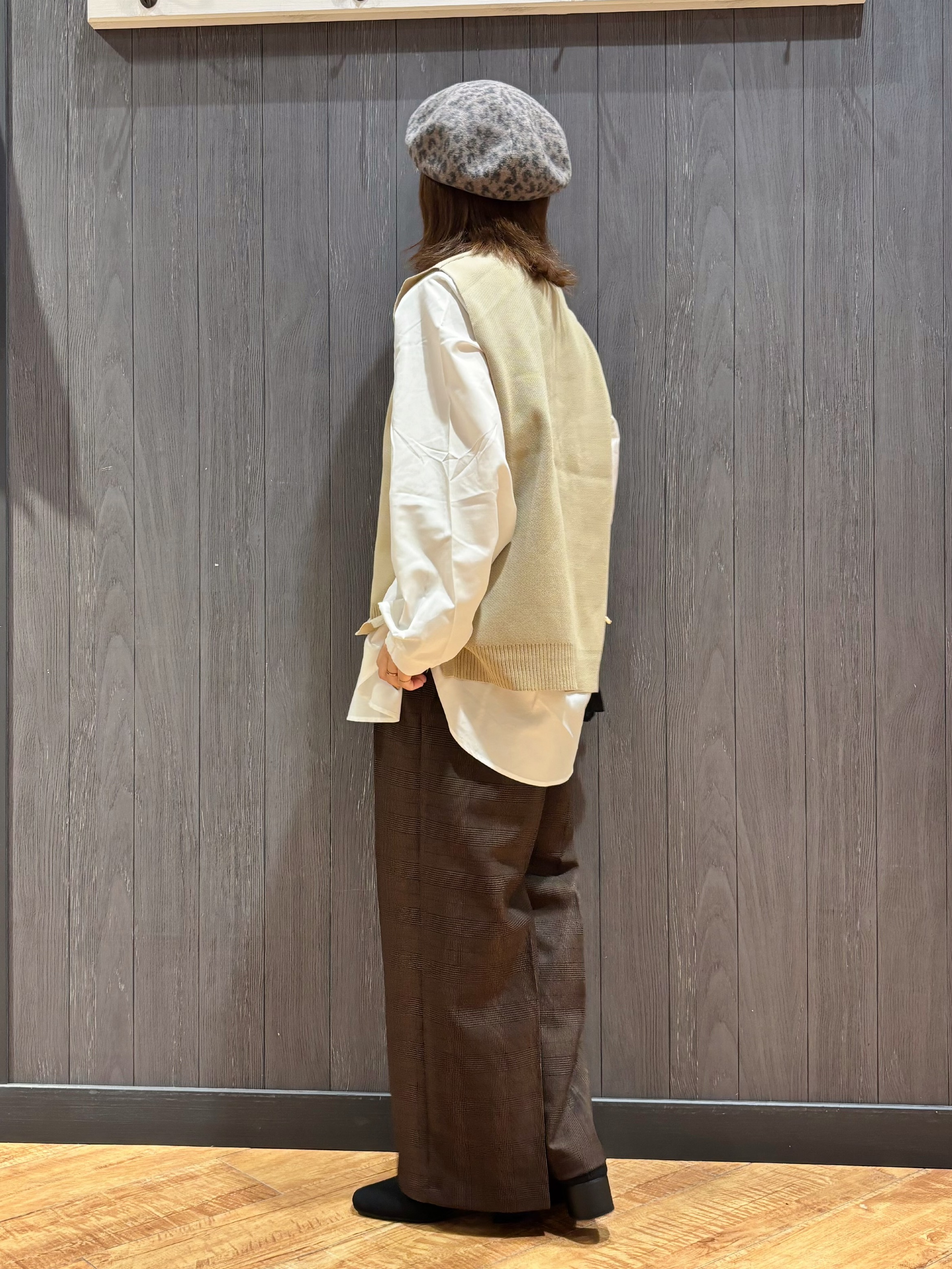 meiさんの「SHOO･LA･RUE｜【2点セット/S-LL】着回し自在 スポンディッシュニットベスト＆フレアシャツ」を使ったコーディネート