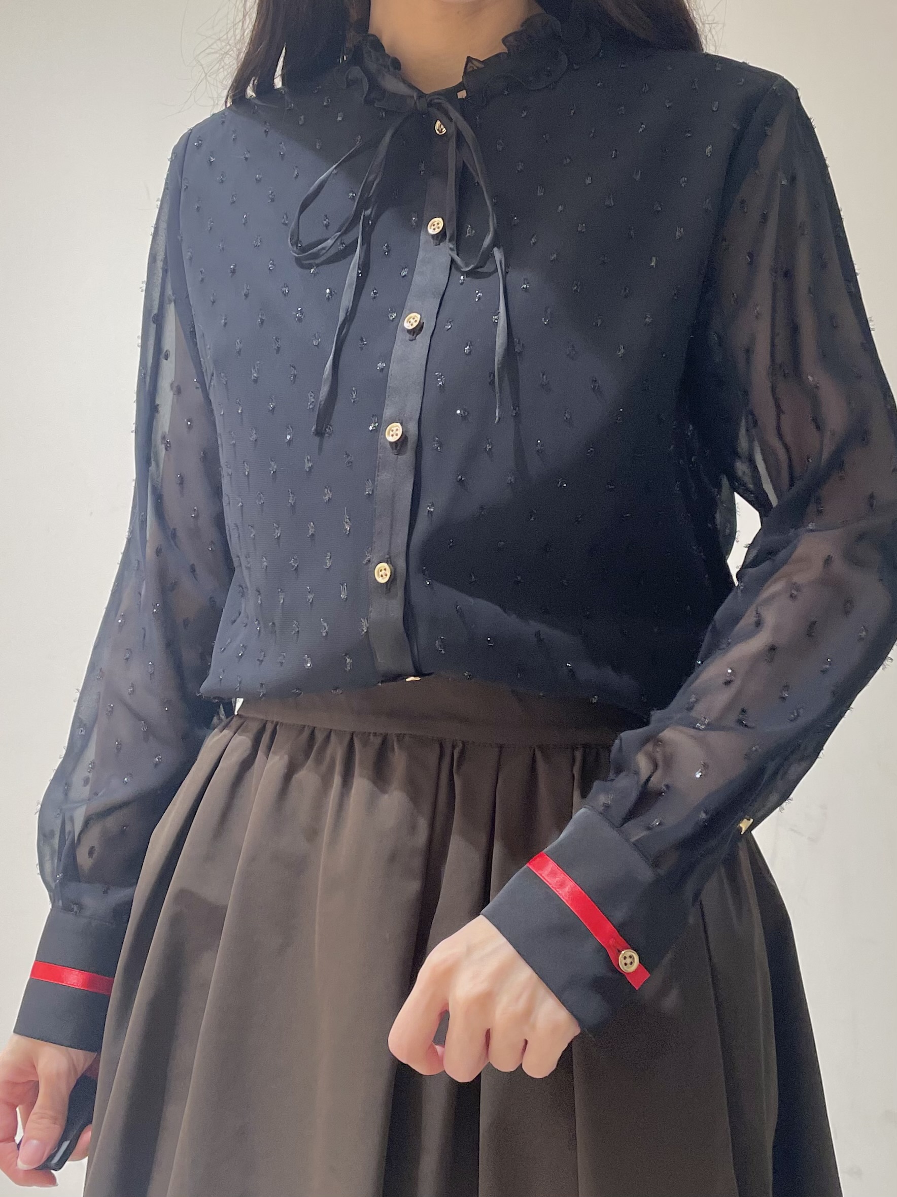 ことさんの「DRESSTERIOR｜【上品見え】フィルムドット ボウタイブラウス」を使ったコーディネート