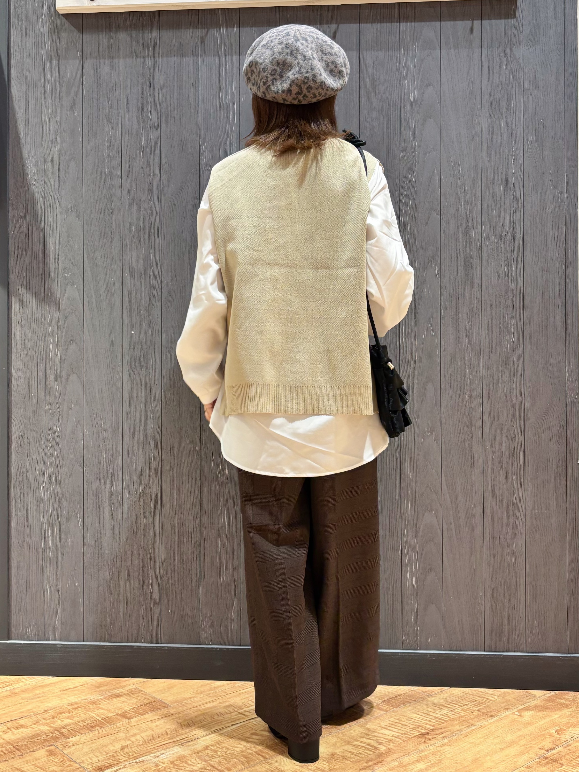meiさんの「SHOO･LA･RUE｜【2点セット/S-LL】着回し自在 スポンディッシュニットベスト＆フレアシャツ」を使ったコーディネート