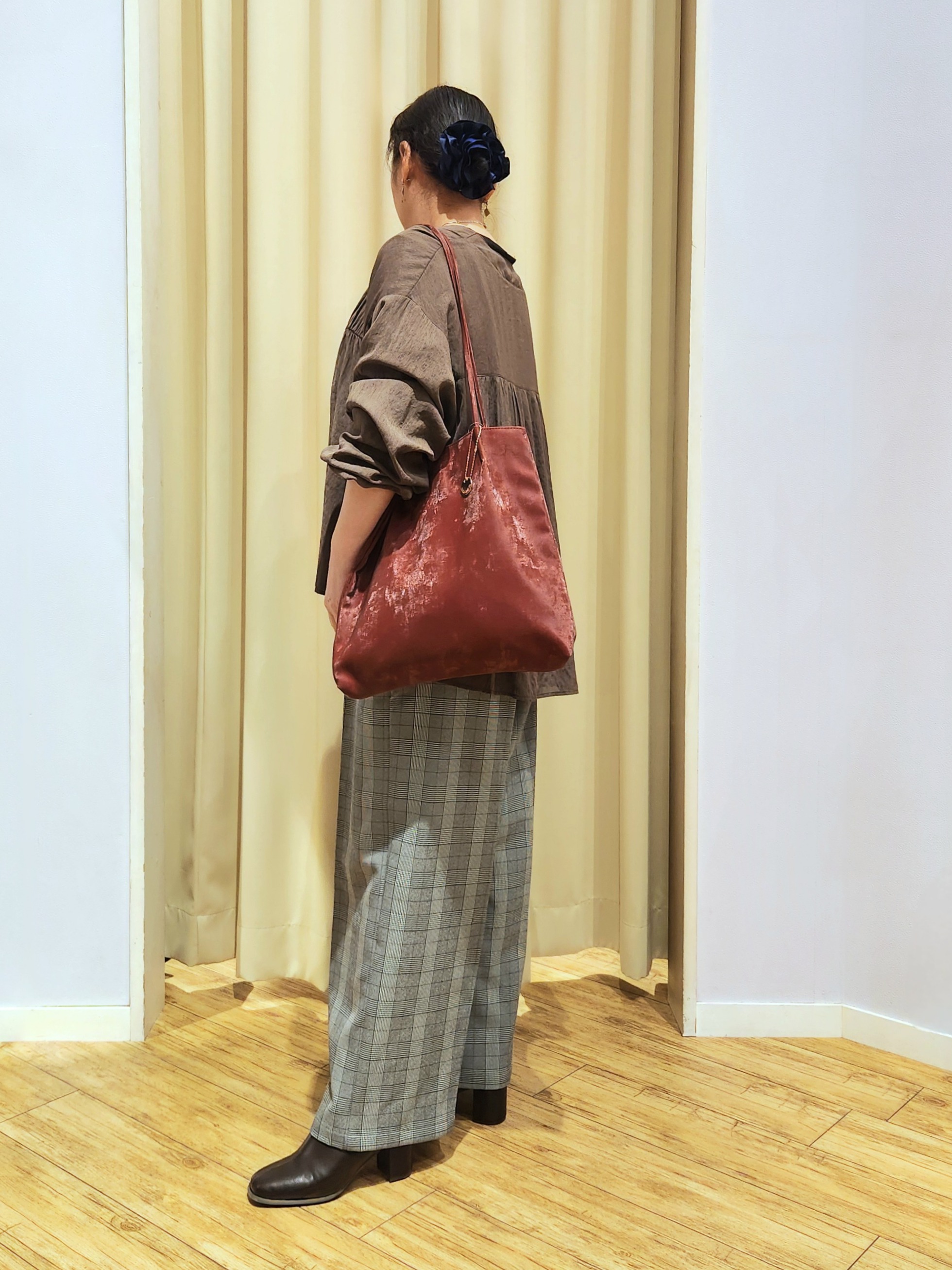 くまさんの「SHOO･LA･RUE｜【S-LL/洗濯機可】着痩せシルエット シャーリングシャツカーディガン」を使ったコーディネート