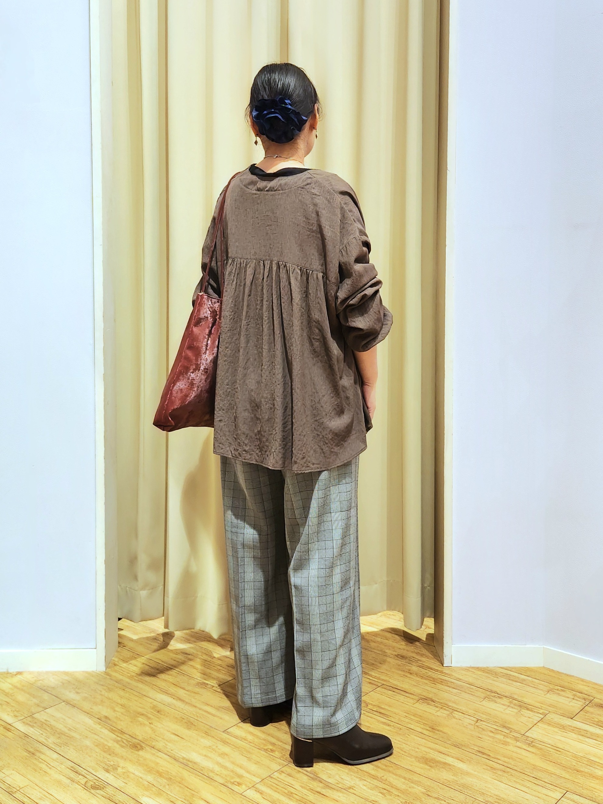 くまさんの「SHOO･LA･RUE｜【S-LL/洗濯機可】着痩せシルエット シャーリングシャツカーディガン」を使ったコーディネート
