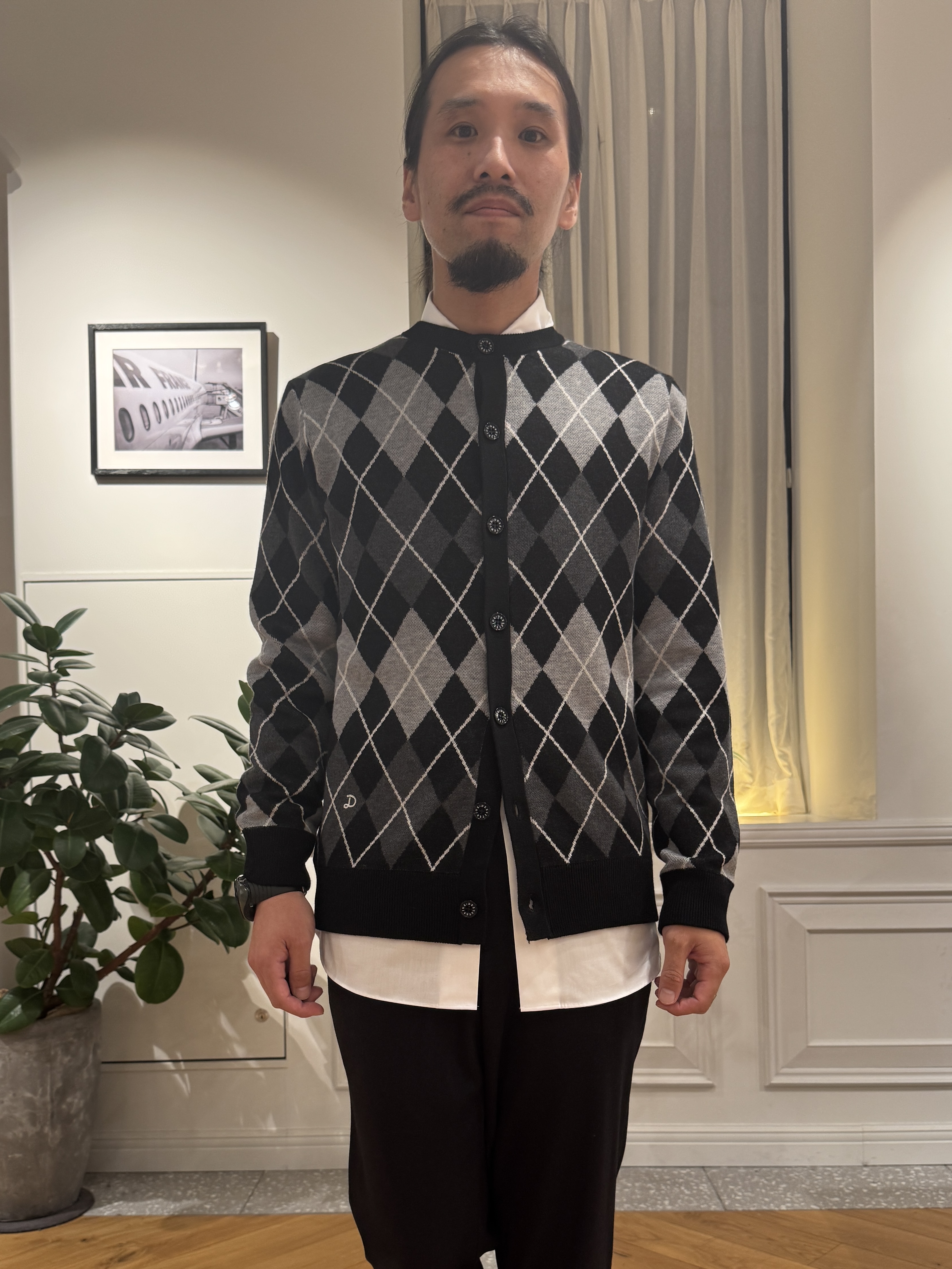 kawarataniさんの「DRESSTERIOR｜アーガイル ラウンドネックカーディガン」を使ったコーディネート