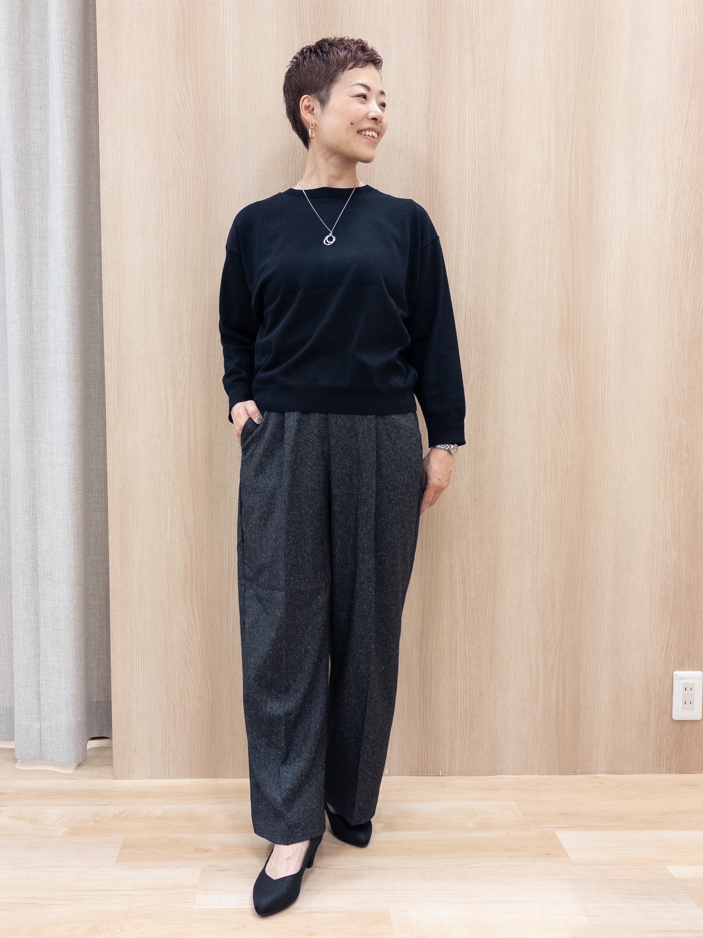 シュウコさんの「grove｜【前後2WAY】さりげなく、上品にきらめく ニットカーディガン」を使ったコーディネート