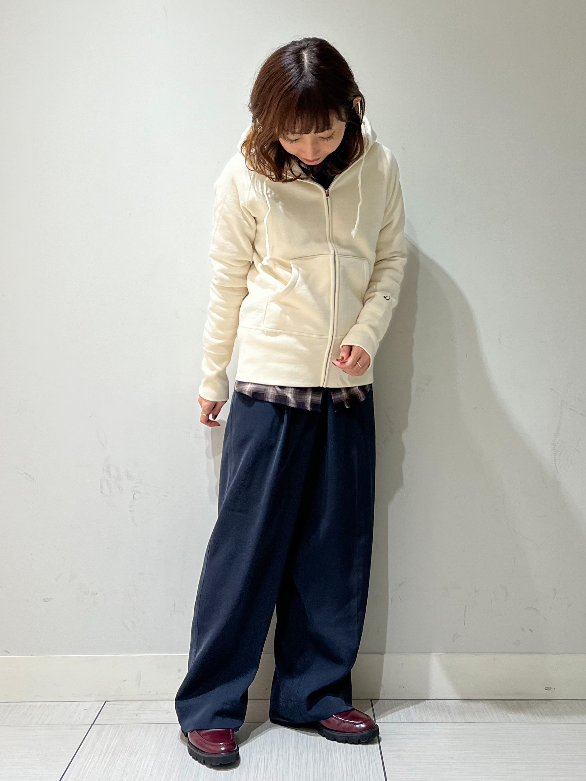 じゅんさんの「DRESSTERIOR｜デキシー吊裏毛ジップアップパーカ」を使ったコーディネート