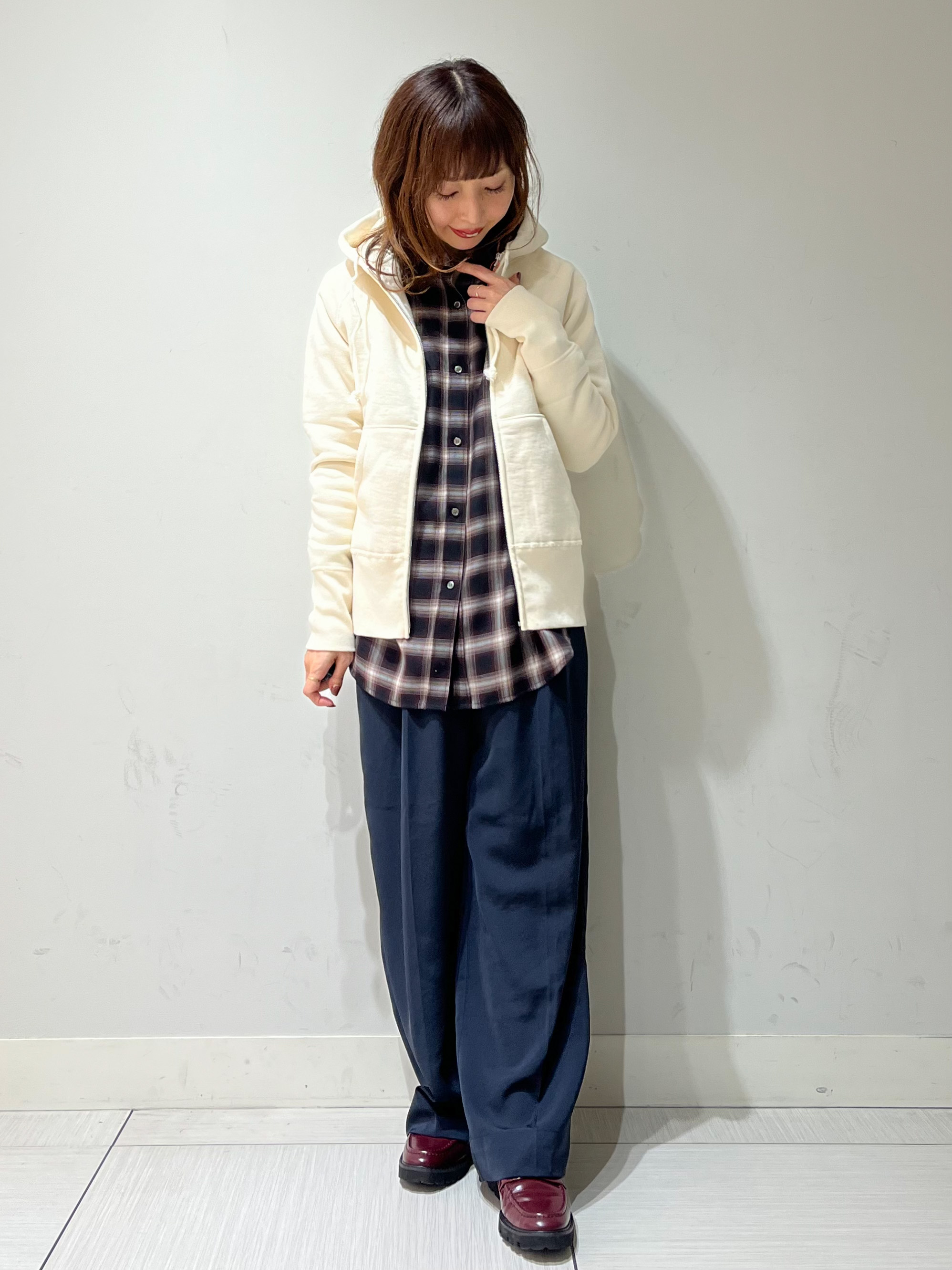 じゅんさんの「DRESSTERIOR｜デキシー吊裏毛ジップアップパーカ」を使ったコーディネート