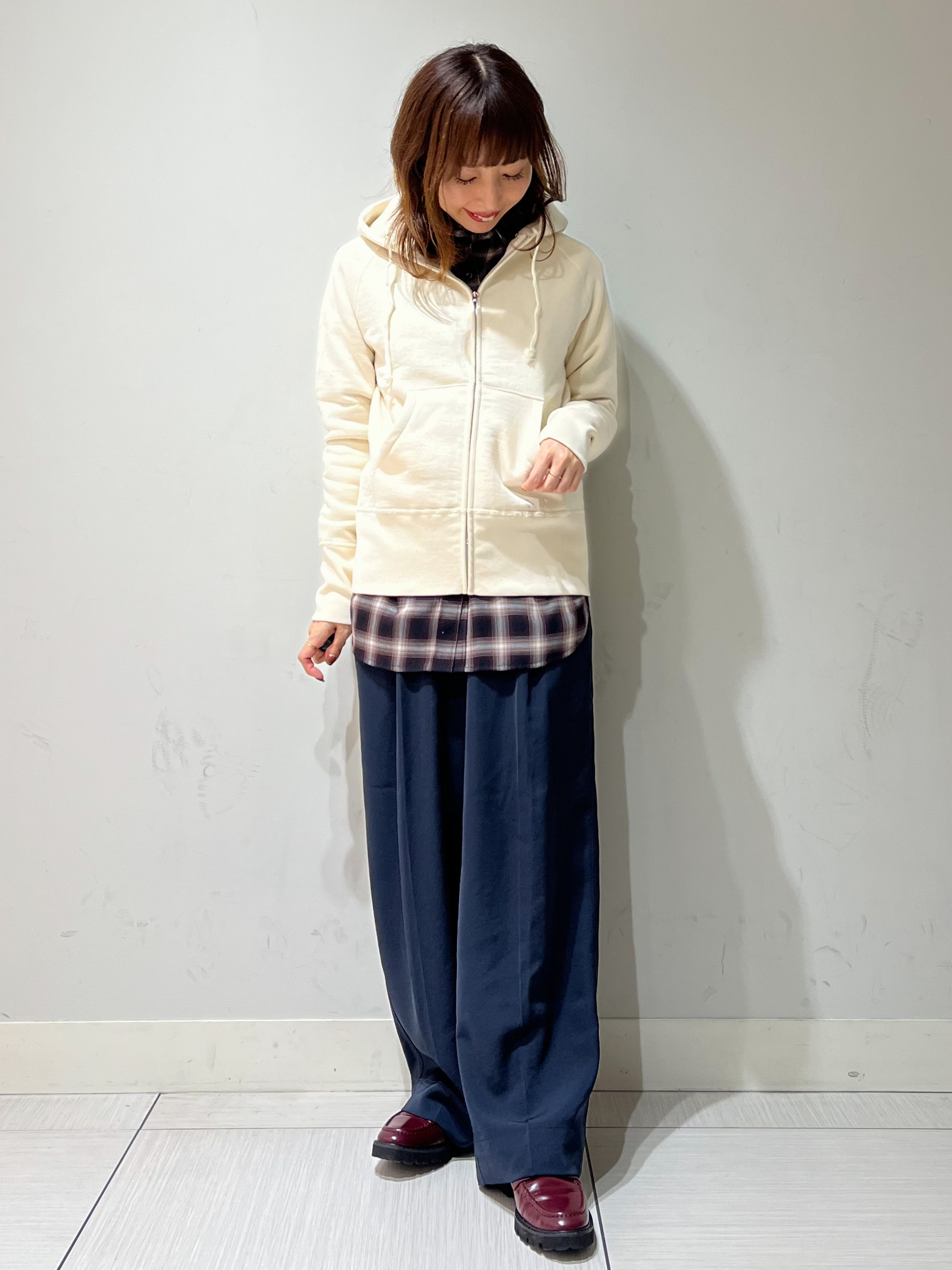 じゅんさんの「DRESSTERIOR｜デキシー吊裏毛ジップアップパーカ」を使ったコーディネート