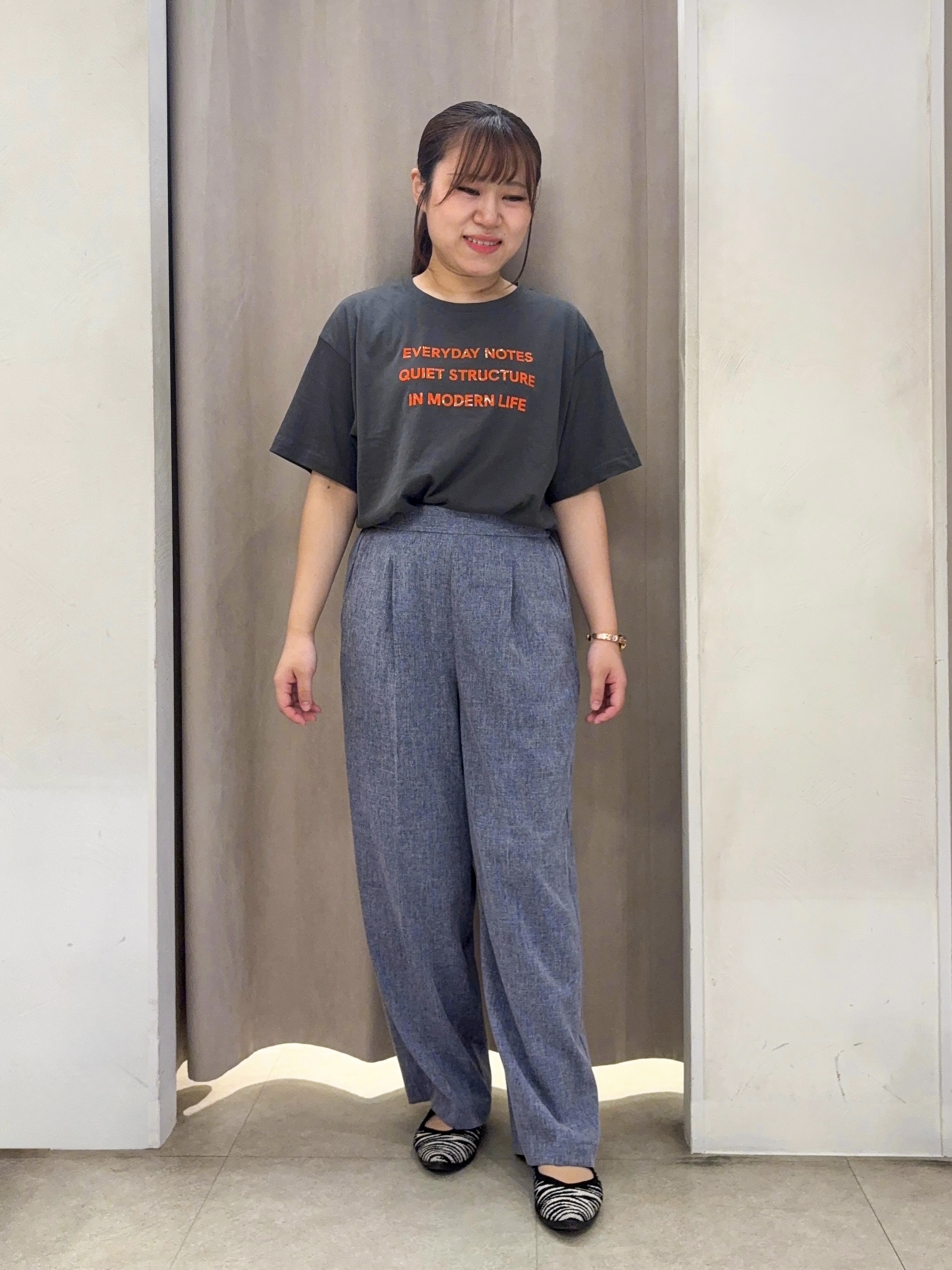 SO(R)Aさんの「SHOO･LA･RUE｜【洗濯後しわになりにくい/S-LL】裾ドロストフリルブルゾン」を使ったコーディネート