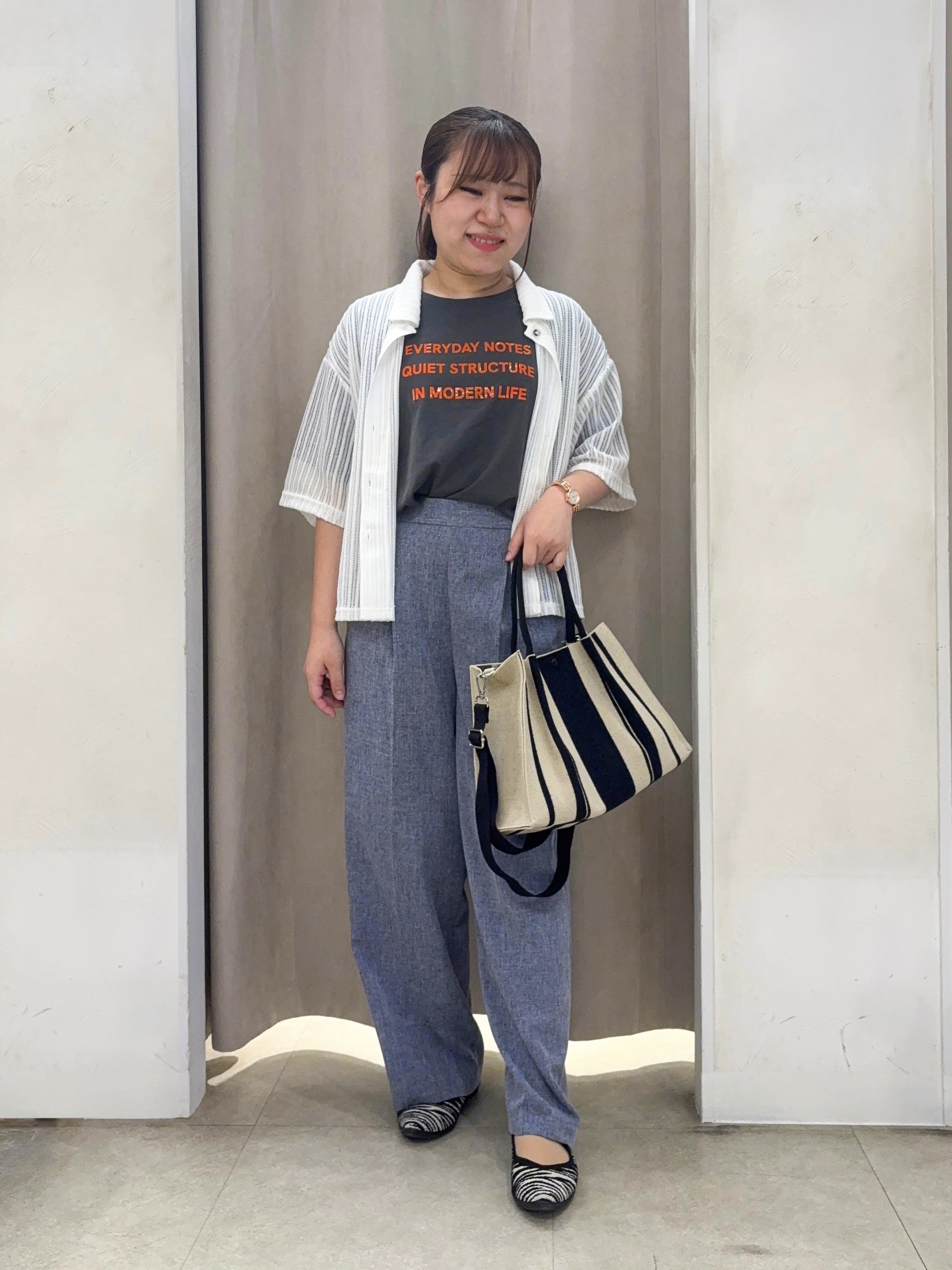 SO(R)Aさんの「SHOO･LA･RUE｜【洗濯後しわになりにくい/S-LL】裾ドロストフリルブルゾン」を使ったコーディネート