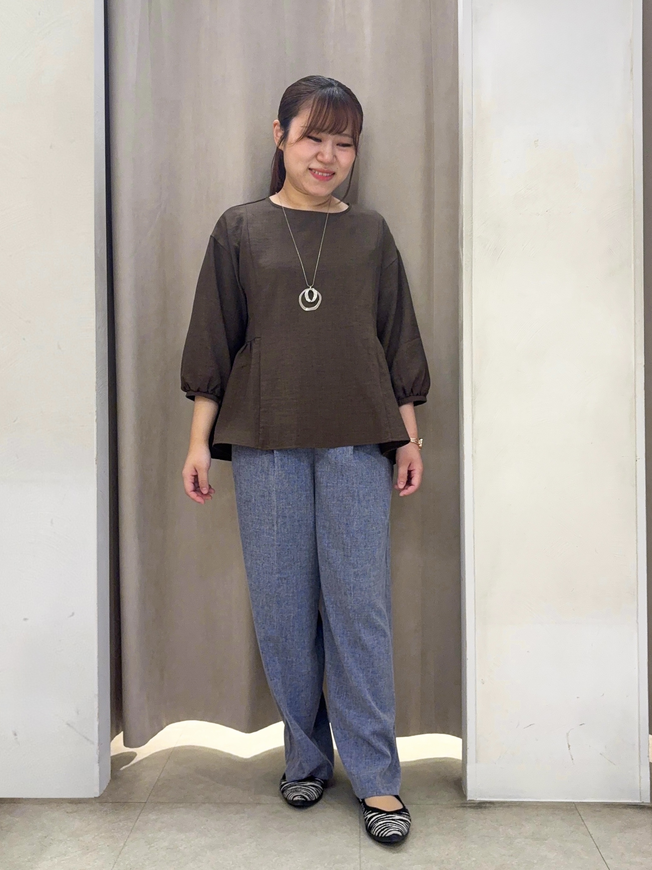 SO(R)Aさんの「SHOO･LA･RUE｜【洗濯後しわになりにくい/S-LL】裾ドロストフリルブルゾン」を使ったコーディネート