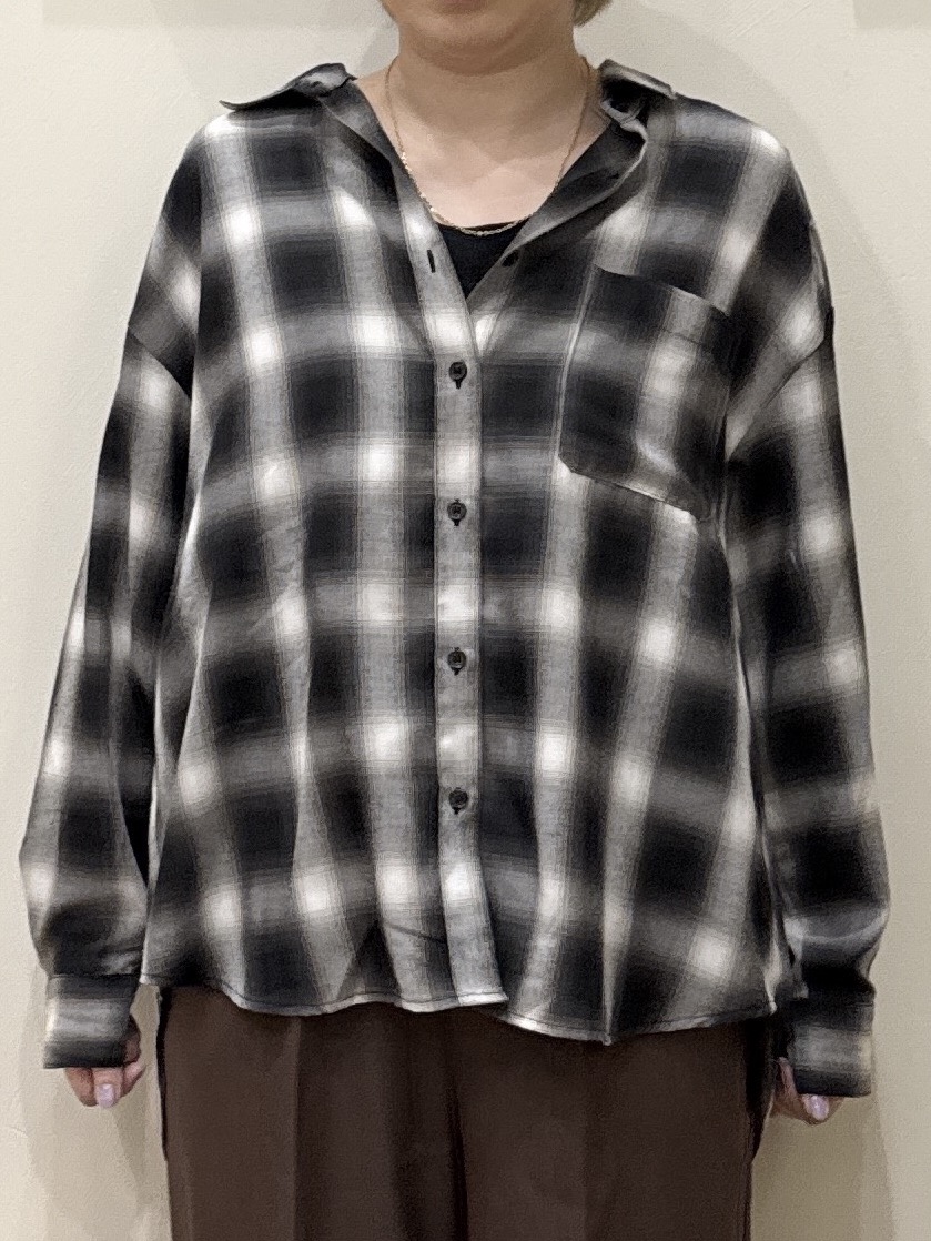 RA★SEさんの「SHOO･LA･RUE｜【洗濯後しわになりにくい/S-LL】気分で選ぶ 大人のデイリー使いに ベーシックシャツ」を使ったコーディネート