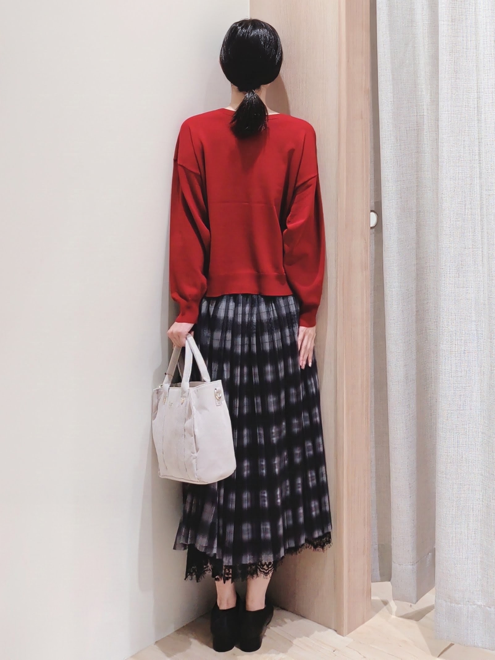 Yuiさんの「grove｜【前後2WAY】さりげなく、上品にきらめく ニットカーディガン」を使ったコーディネート