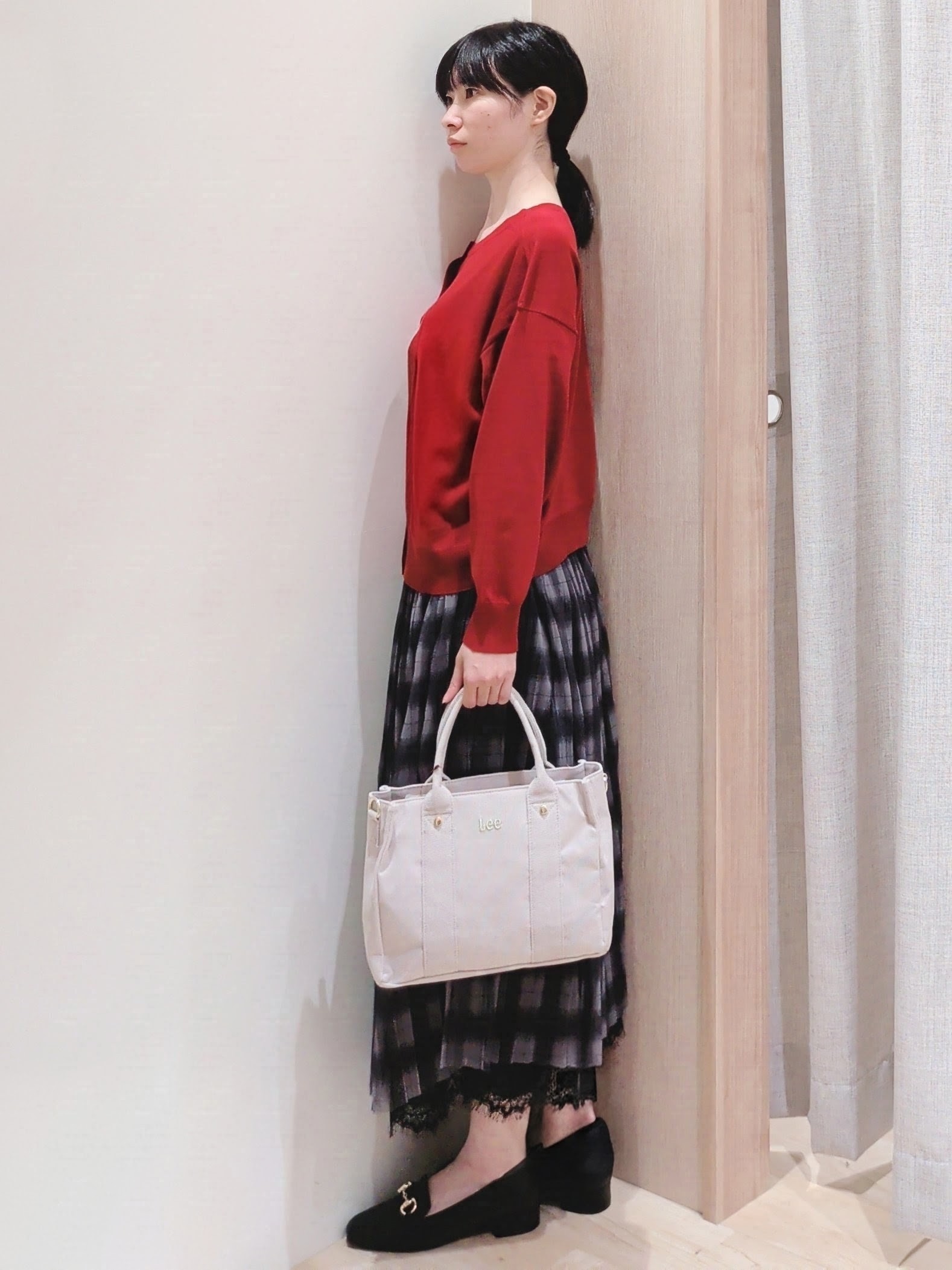Yuiさんの「grove｜【前後2WAY】さりげなく、上品にきらめく ニットカーディガン」を使ったコーディネート