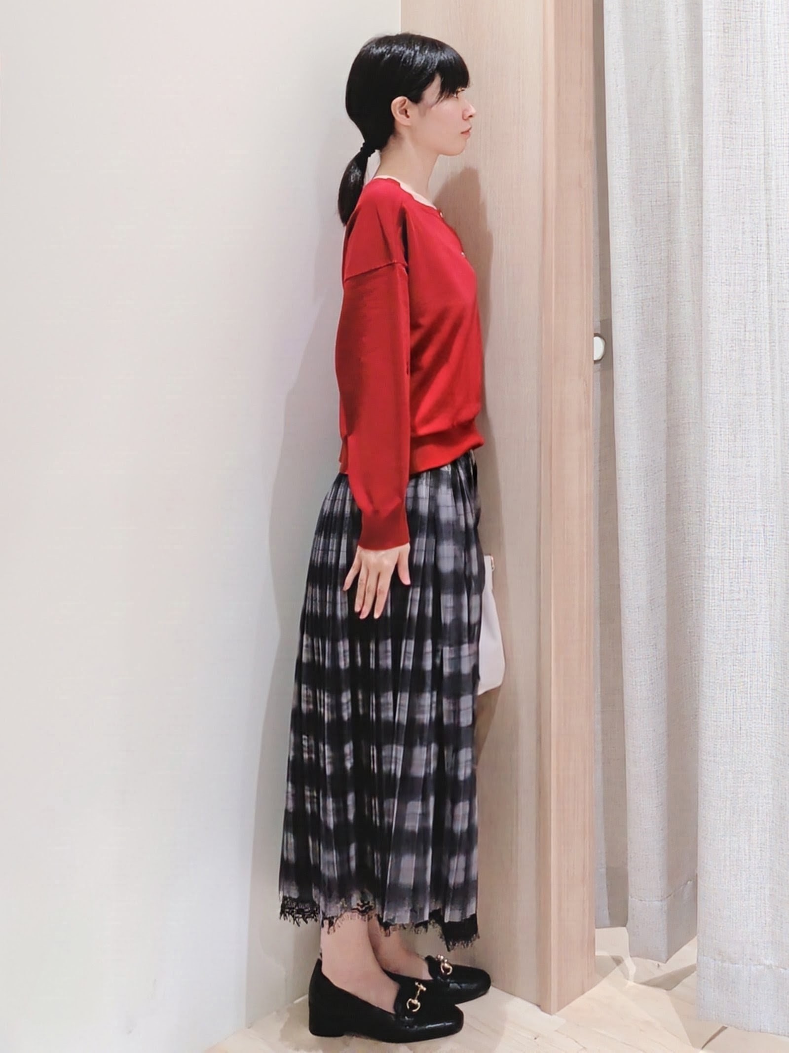 Yuiさんの「grove｜【前後2WAY】さりげなく、上品にきらめく ニットカーディガン」を使ったコーディネート