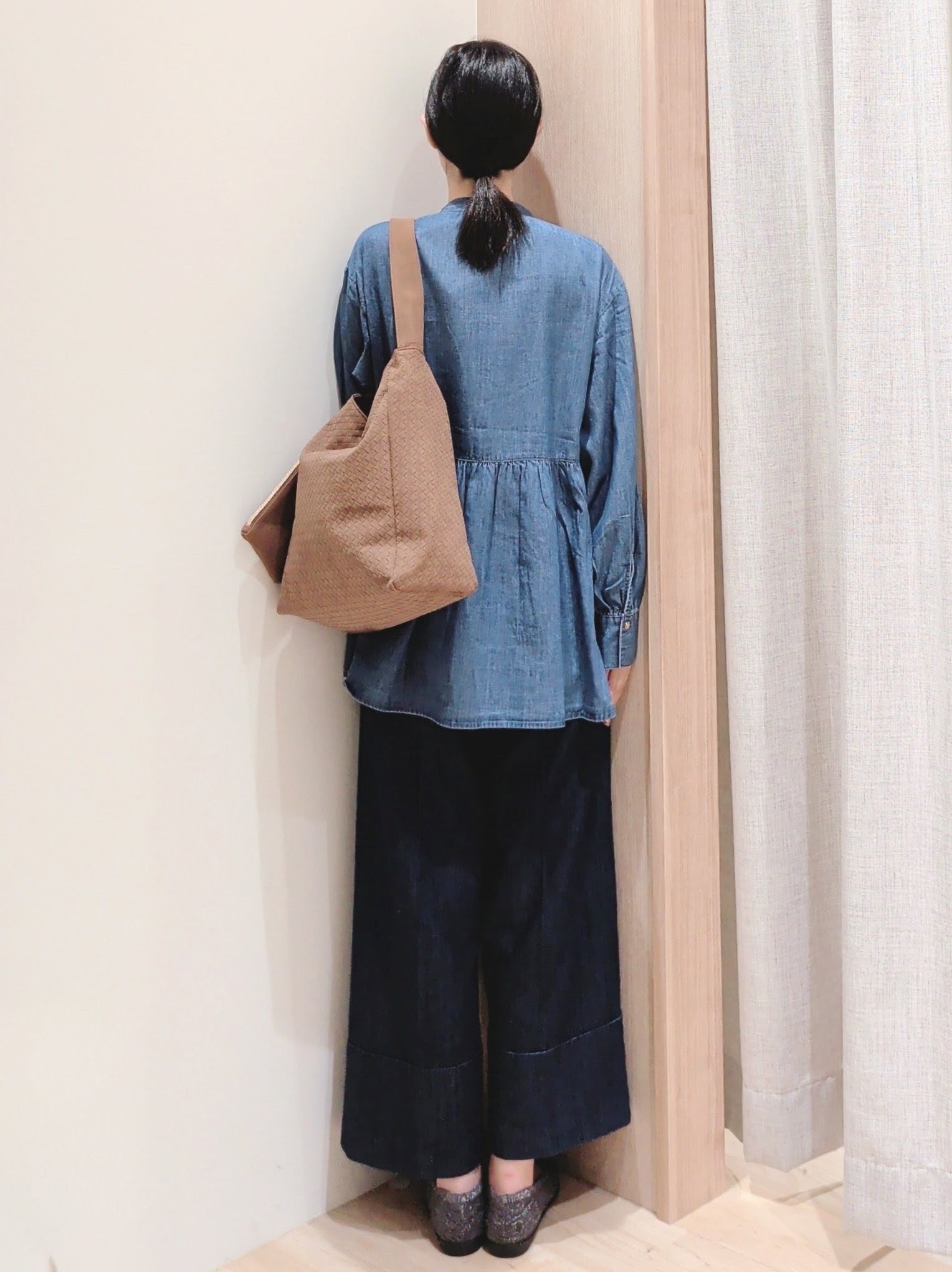 Yuiさんの「grove｜軽やかなデニムで、女性らしく　ピンタックデニムダンガリーブラウス」を使ったコーディネート