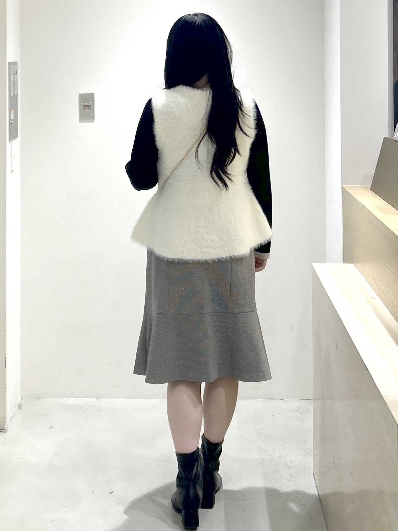 sayaさんの「OPAQUE.CLIP｜フェザーニットペプラムジレ【洗濯機OK】」を使ったコーディネート