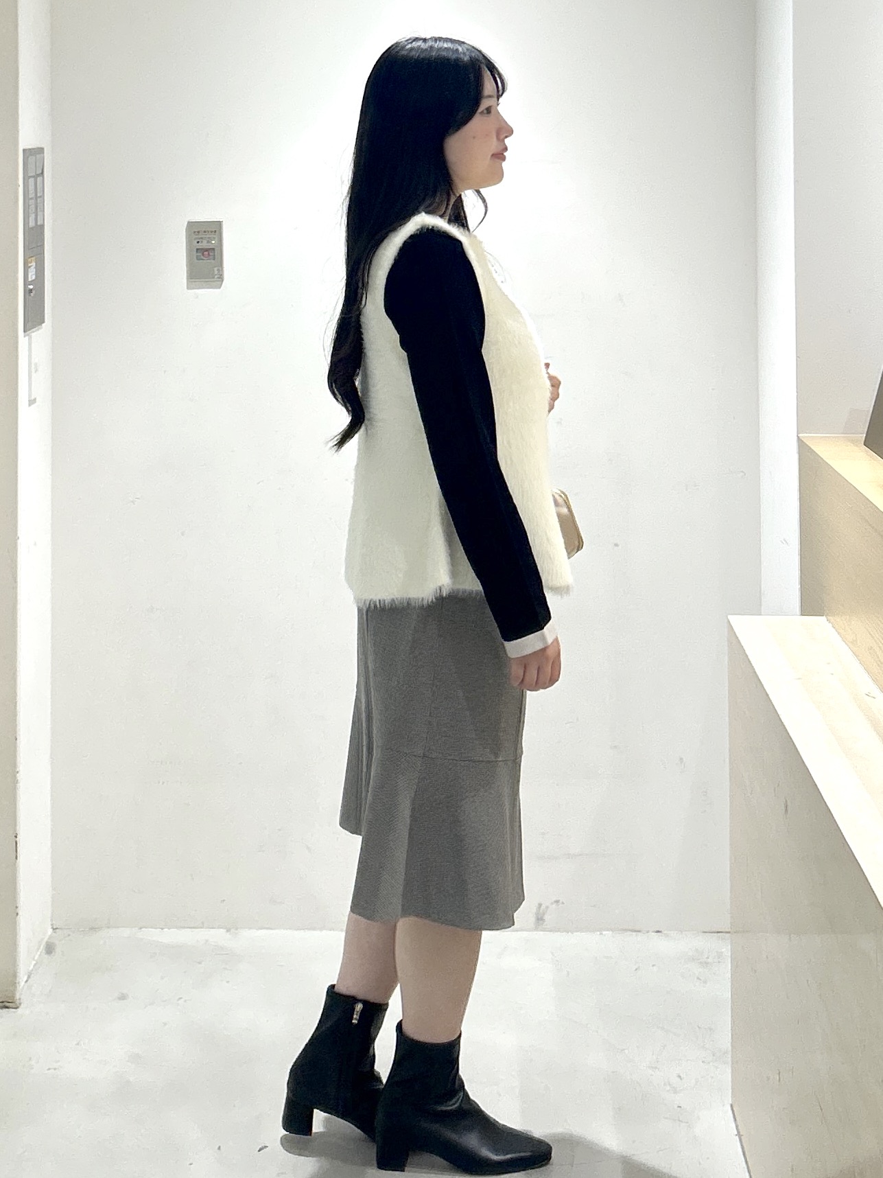 sayaさんの「OPAQUE.CLIP｜フェザーニットペプラムジレ【洗濯機OK】」を使ったコーディネート