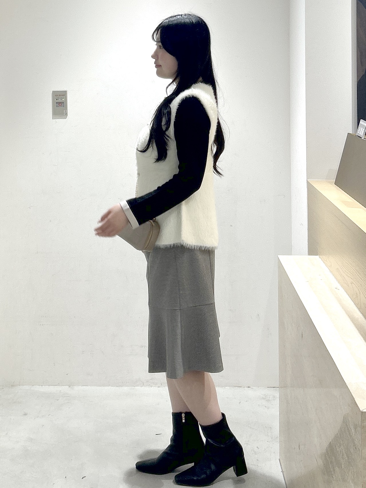 sayaさんの「OPAQUE.CLIP｜フェザーニットペプラムジレ【洗濯機OK】」を使ったコーディネート