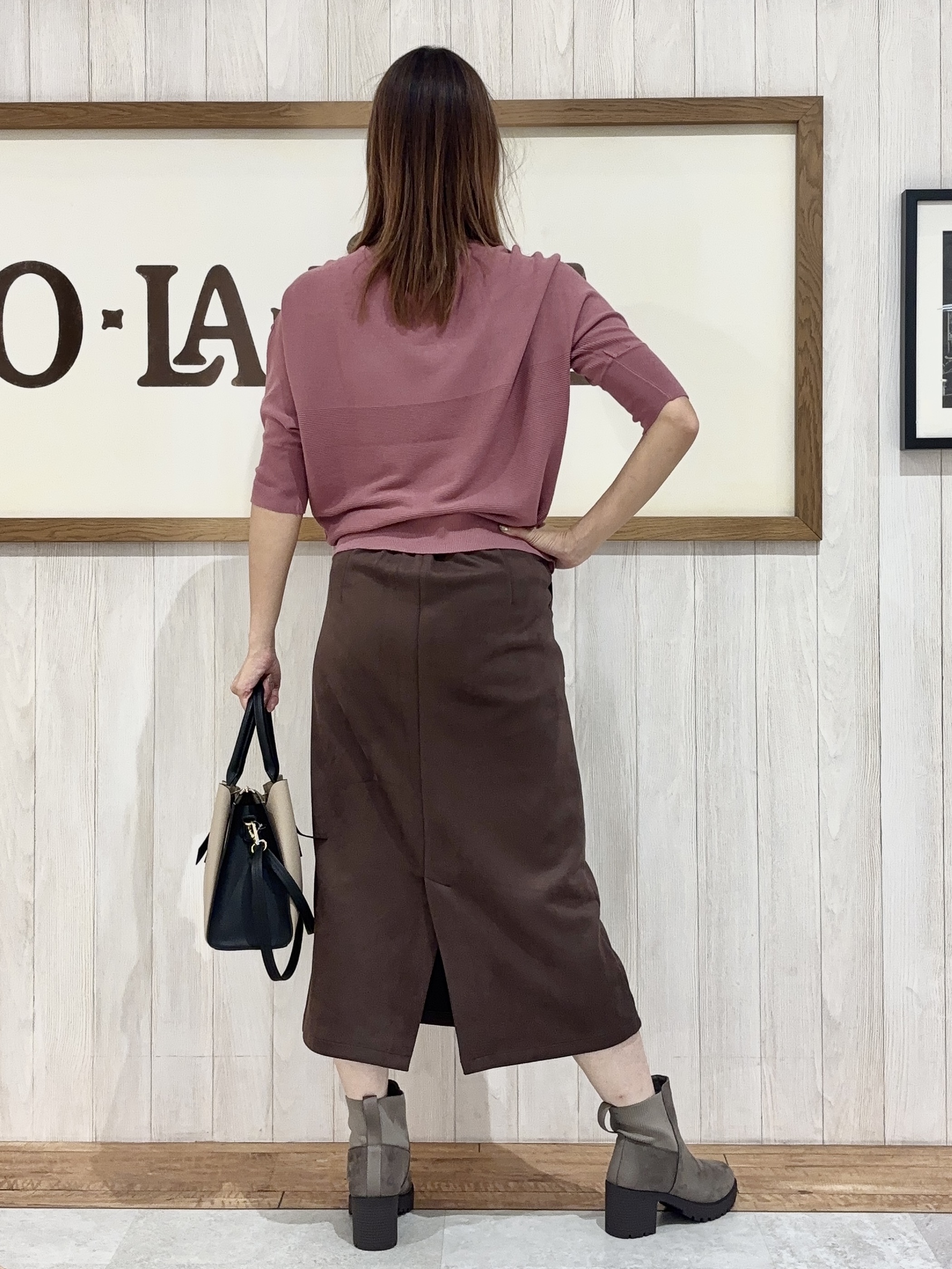 みきぽんさんの「SHOO･LA･RUE｜【毛玉になりにくい】パール調ボタンが女性らしさをプラス ガーター切替 7分袖ドルマンニット」を使ったコーディネート