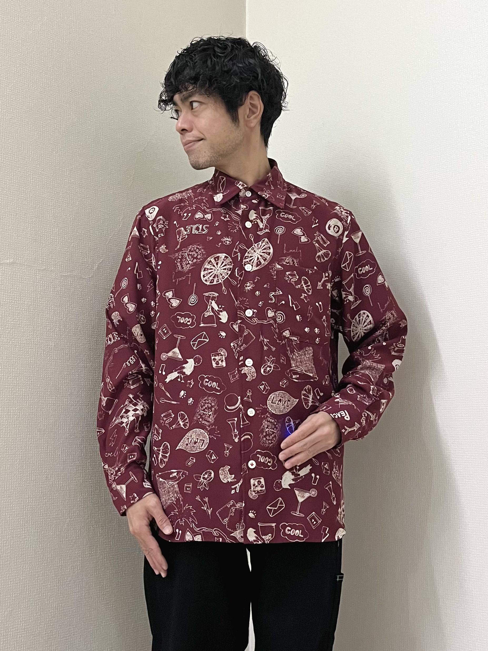 URAさんの「TAKEO KIKUCHI｜【BOWLER HAT LABEL】日本製PLAYプリントシャツ」を使ったコーディネート