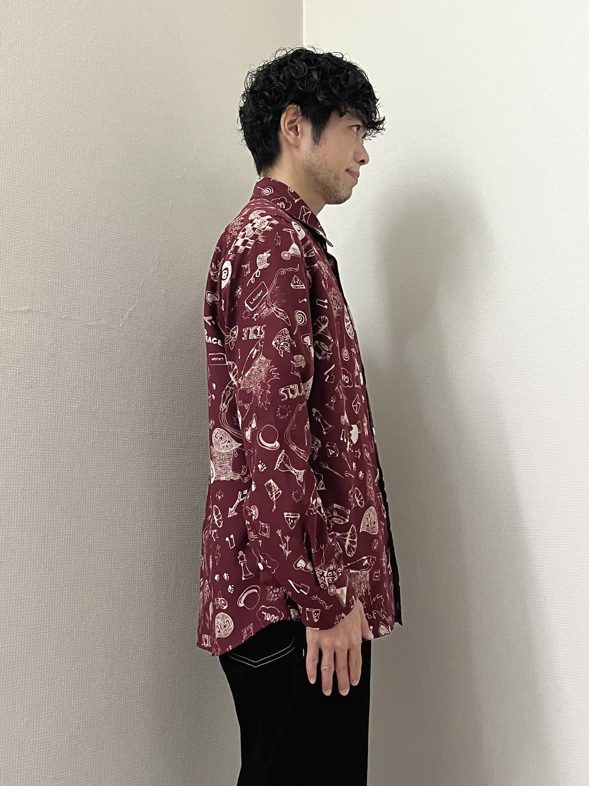 URAさんの「TAKEO KIKUCHI｜【BOWLER HAT LABEL】日本製PLAYプリントシャツ」を使ったコーディネート