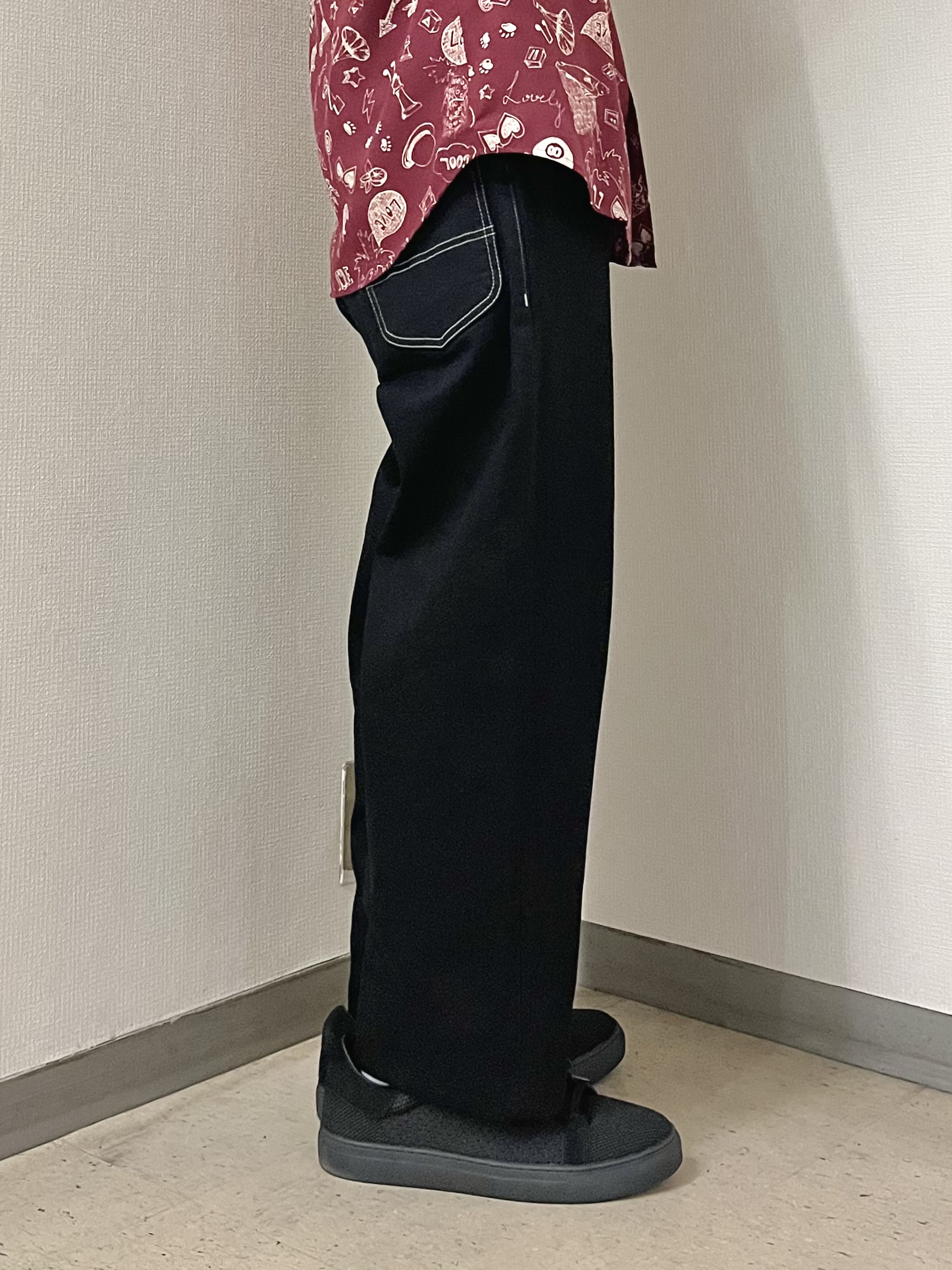 URAさんの「TAKEO KIKUCHI｜【BOWLER HAT LABEL】日本製PLAYプリントシャツ」を使ったコーディネート