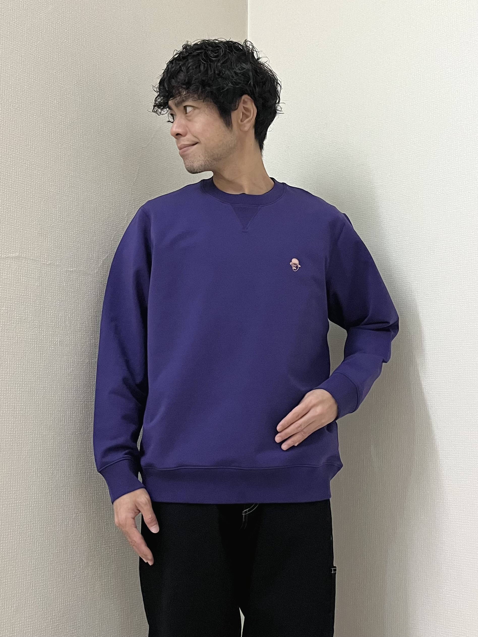URAさんの「TAKEO KIKUCHI｜ワンポイント刺繍 ミニ裏毛 プルオーバージャージ」を使ったコーディネート