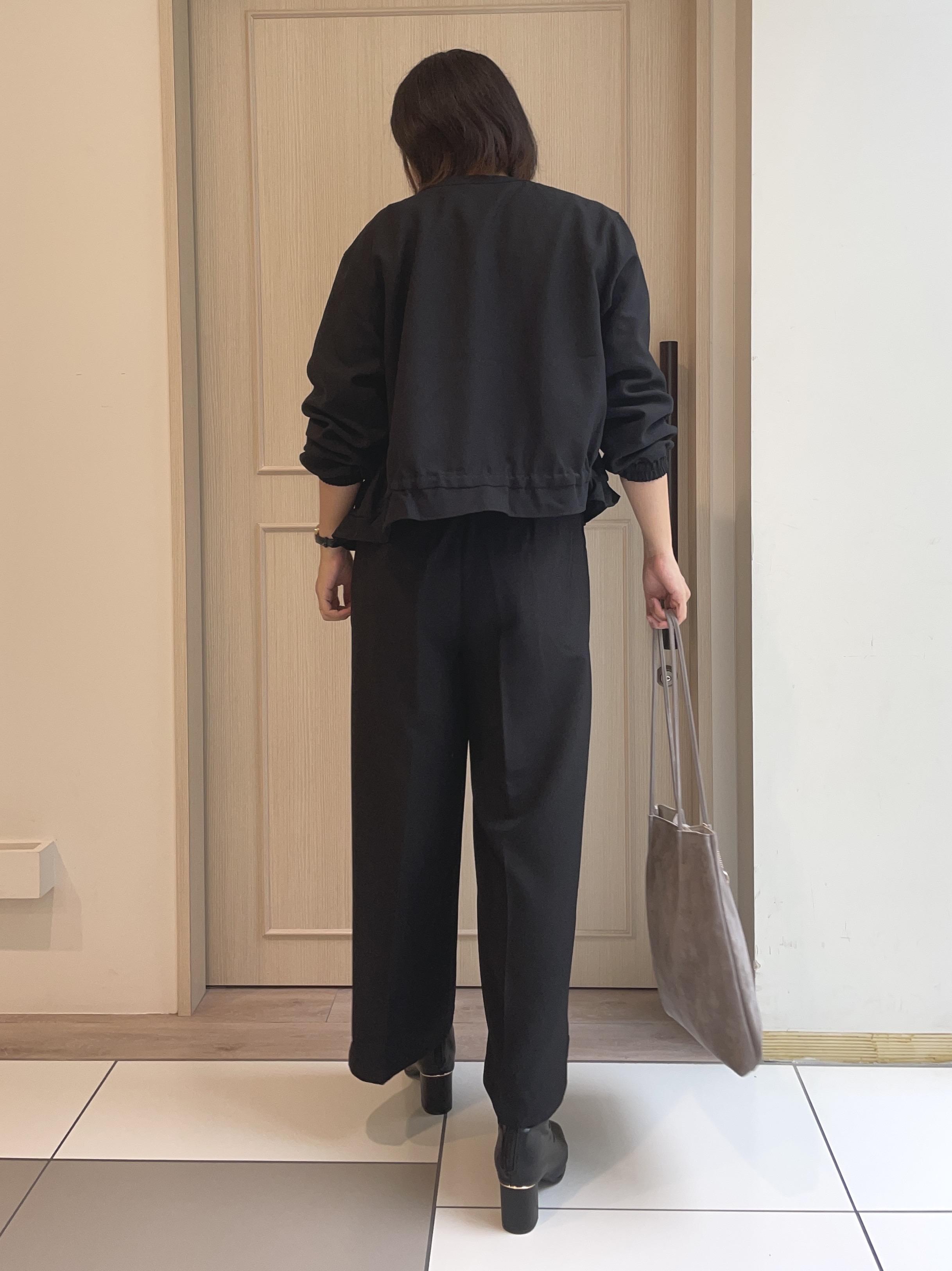 大畠和沙さんの「SHOO･LA･RUE｜【洗濯後しわになりにくい/S-LL】裾ドロストフリルブルゾン」を使ったコーディネート