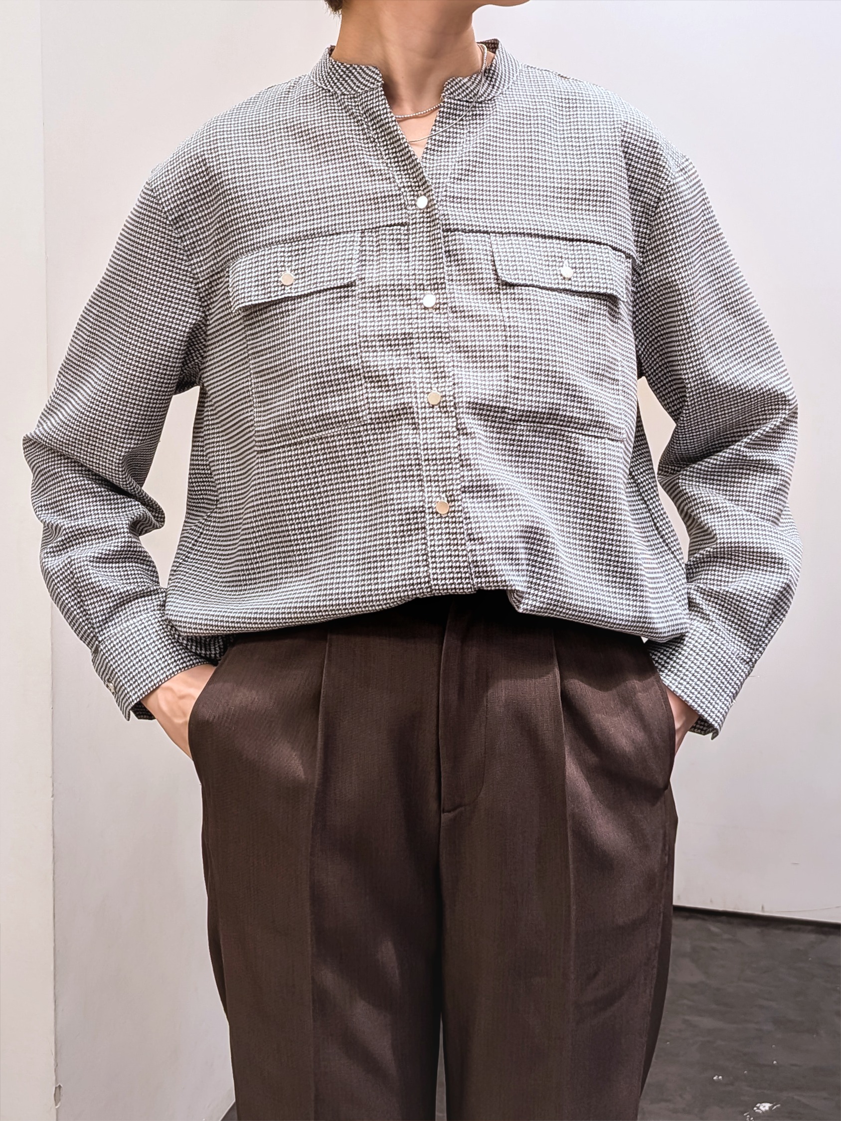 やまちゃんさんの「grove｜顔周りをすっきり見せる バンドカラースキッパーシャツ」を使ったコーディネート