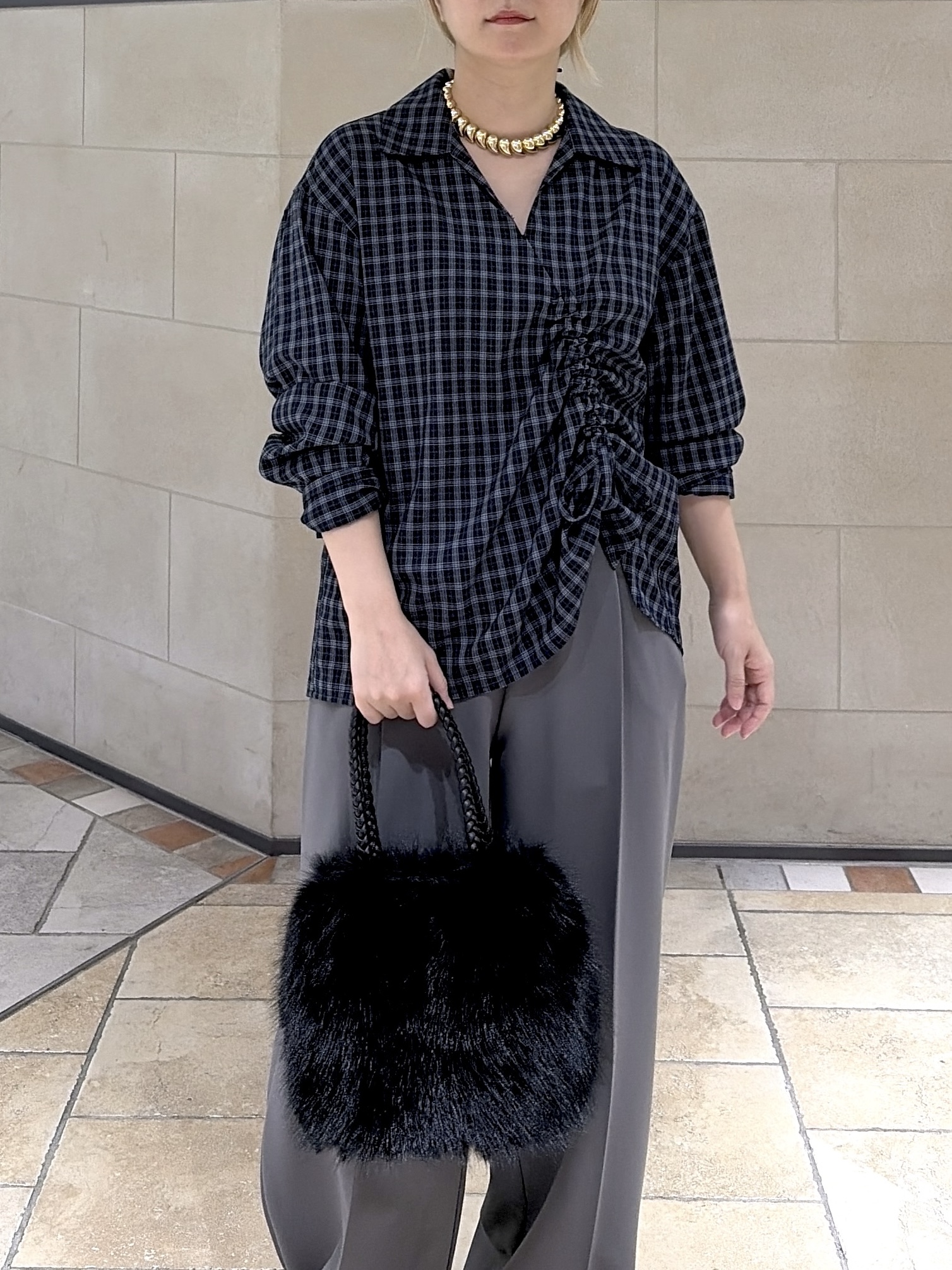 よねさんの「INDIVI｜バイアスシャーリングチェックシャツ」を使ったコーディネート
