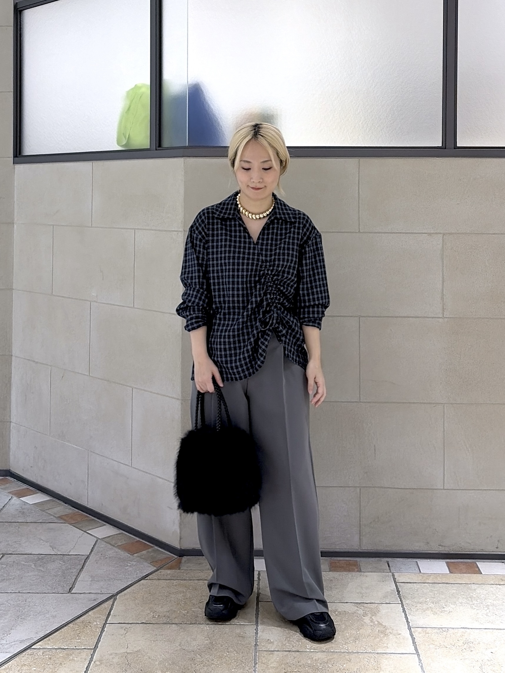 よねさんの「INDIVI｜バイアスシャーリングチェックシャツ」を使ったコーディネート