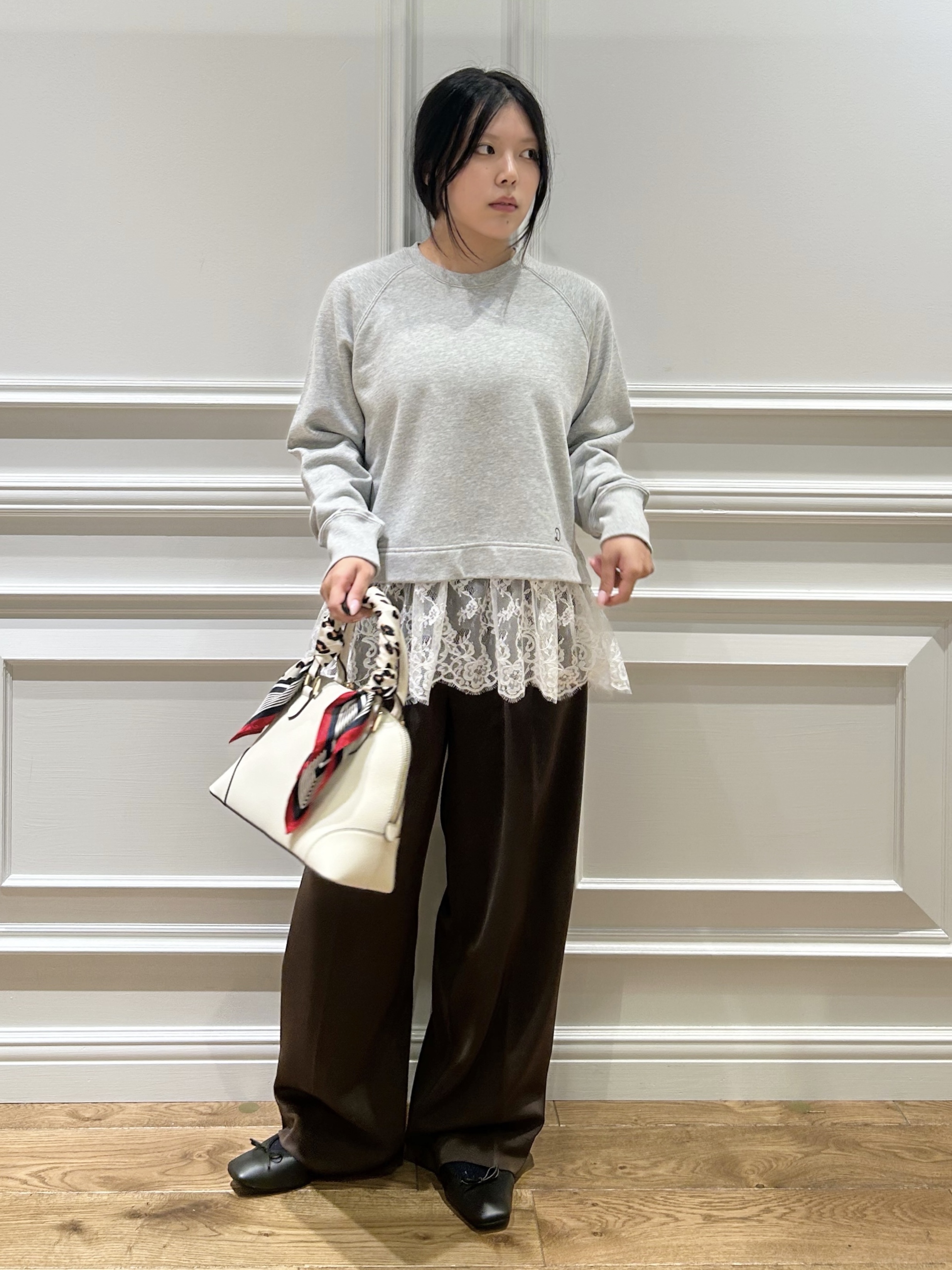 とりみさんの「DRESSTERIOR｜レースドッキング裏毛プルオーバー」を使ったコーディネート