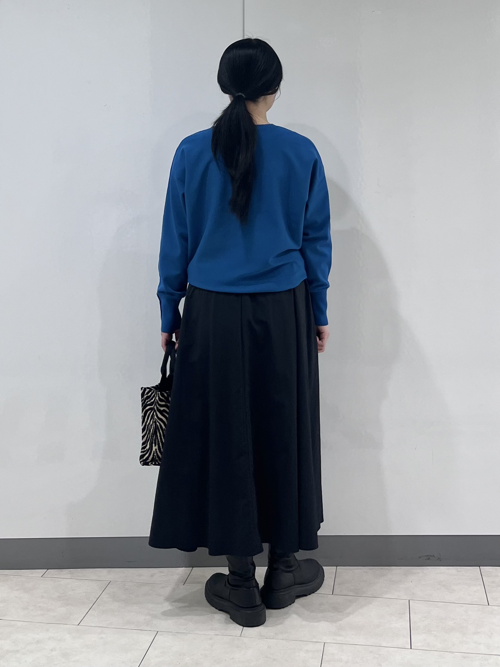hasuさんの「INDIVI｜【選べる6色／ストレッチ◎】きれいめドルマンスリーブニット」を使ったコーディネート