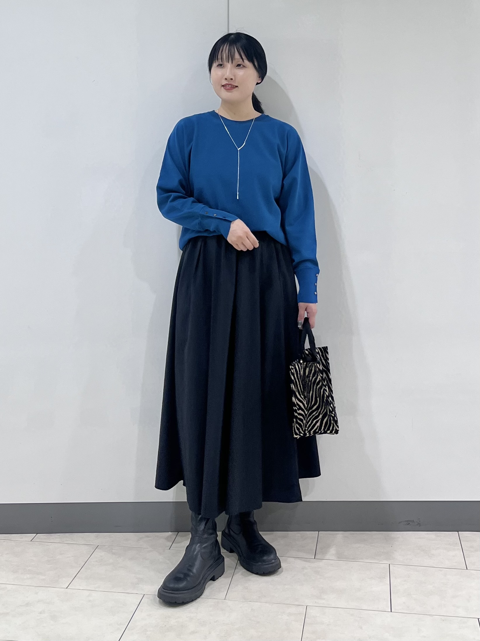 hasuさんの「INDIVI｜【選べる6色／ストレッチ◎】きれいめドルマンスリーブニット」を使ったコーディネート