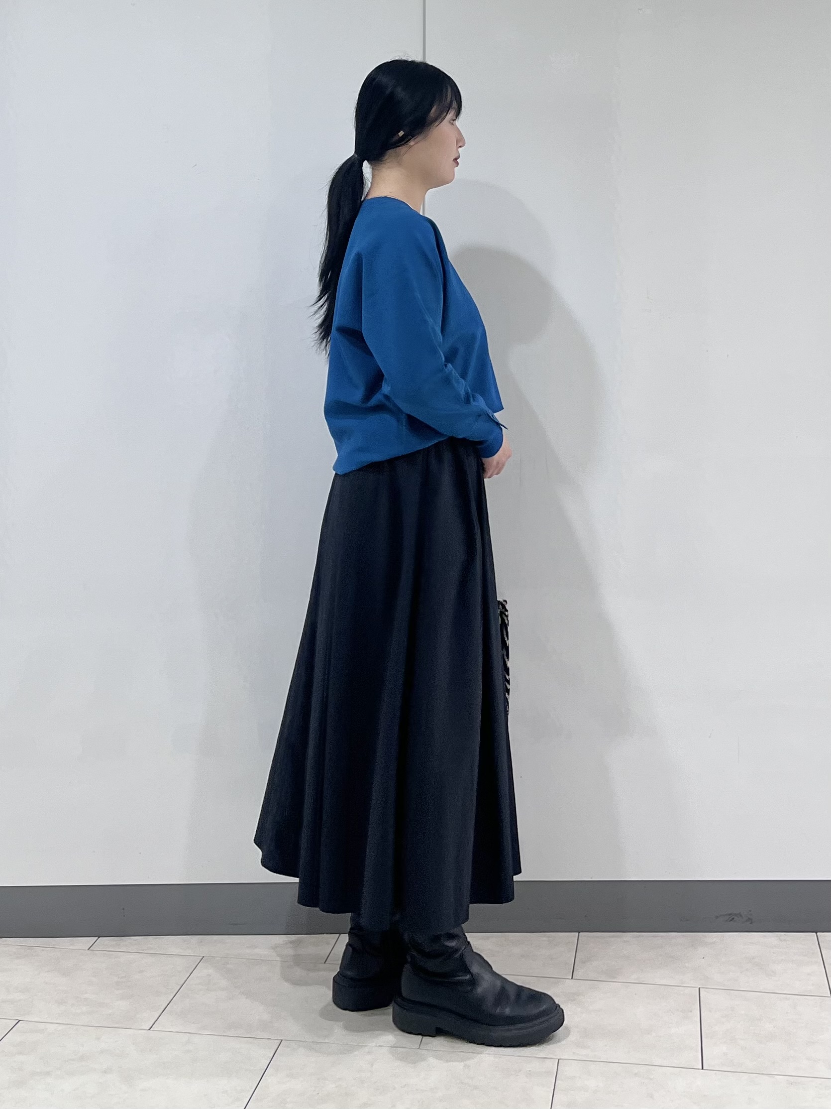 hasuさんの「INDIVI｜【選べる6色／ストレッチ◎】きれいめドルマンスリーブニット」を使ったコーディネート