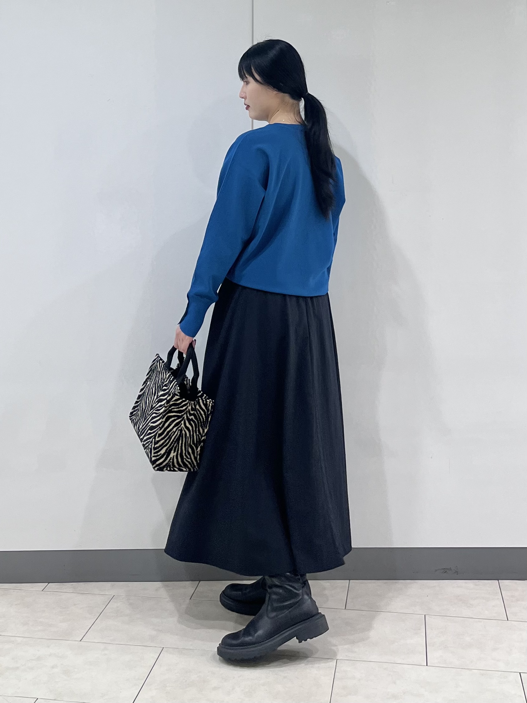 hasuさんの「INDIVI｜【選べる6色／ストレッチ◎】きれいめドルマンスリーブニット」を使ったコーディネート