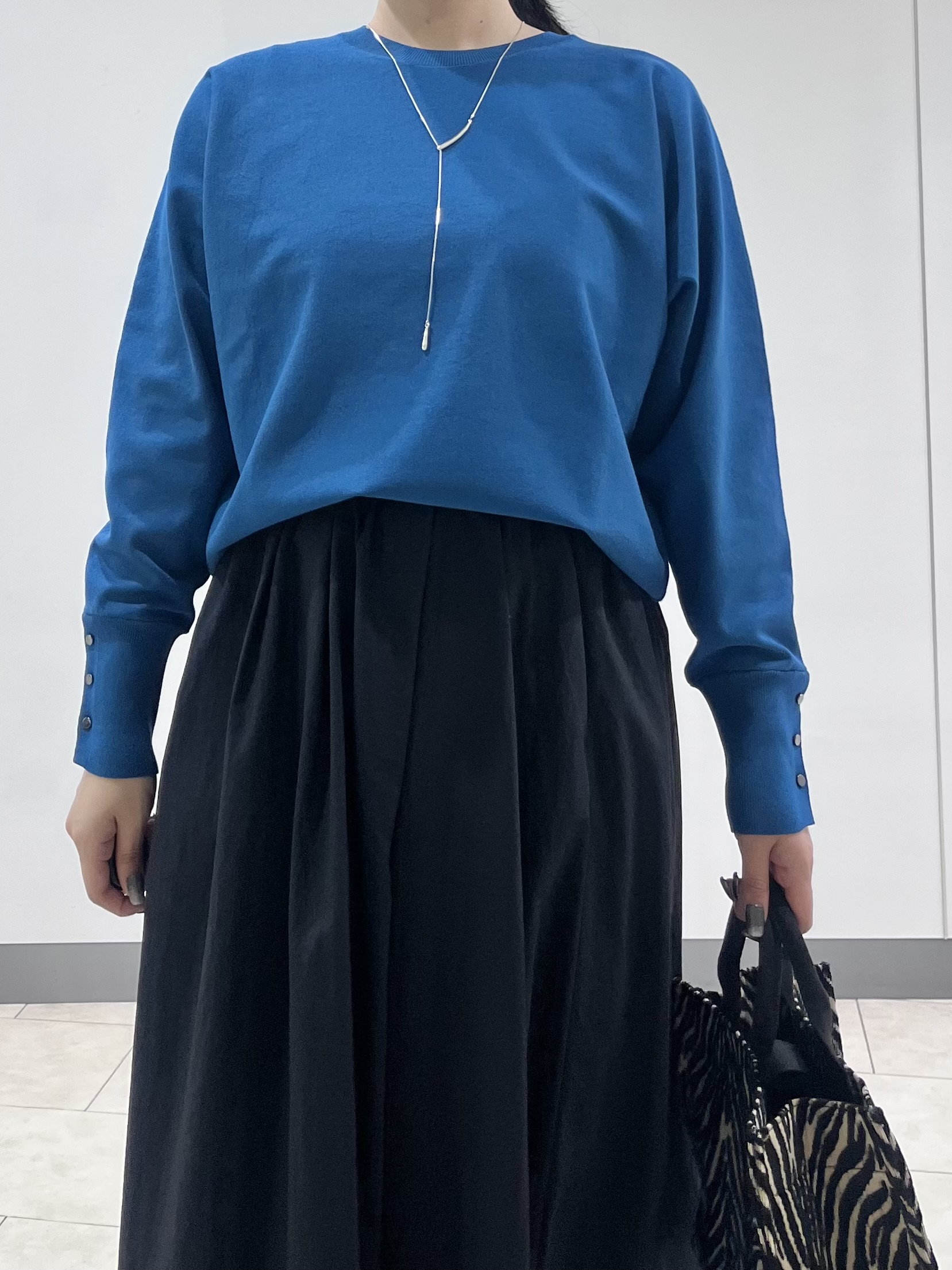 hasuさんの「INDIVI｜【選べる6色／ストレッチ◎】きれいめドルマンスリーブニット」を使ったコーディネート