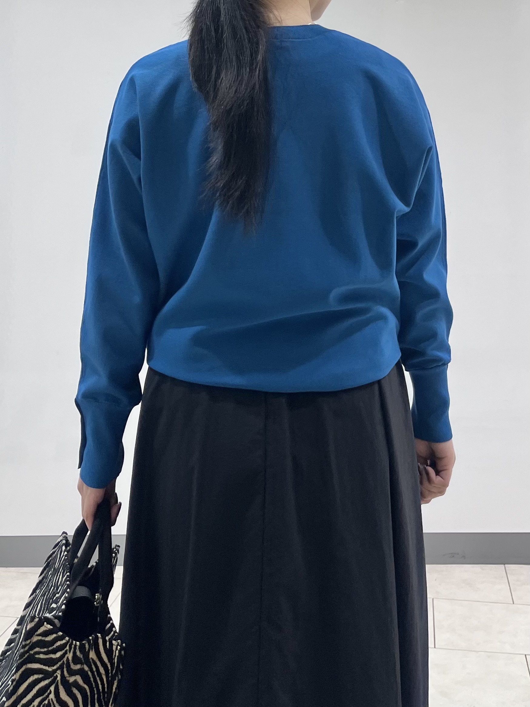 hasuさんの「INDIVI｜【選べる6色／ストレッチ◎】きれいめドルマンスリーブニット」を使ったコーディネート