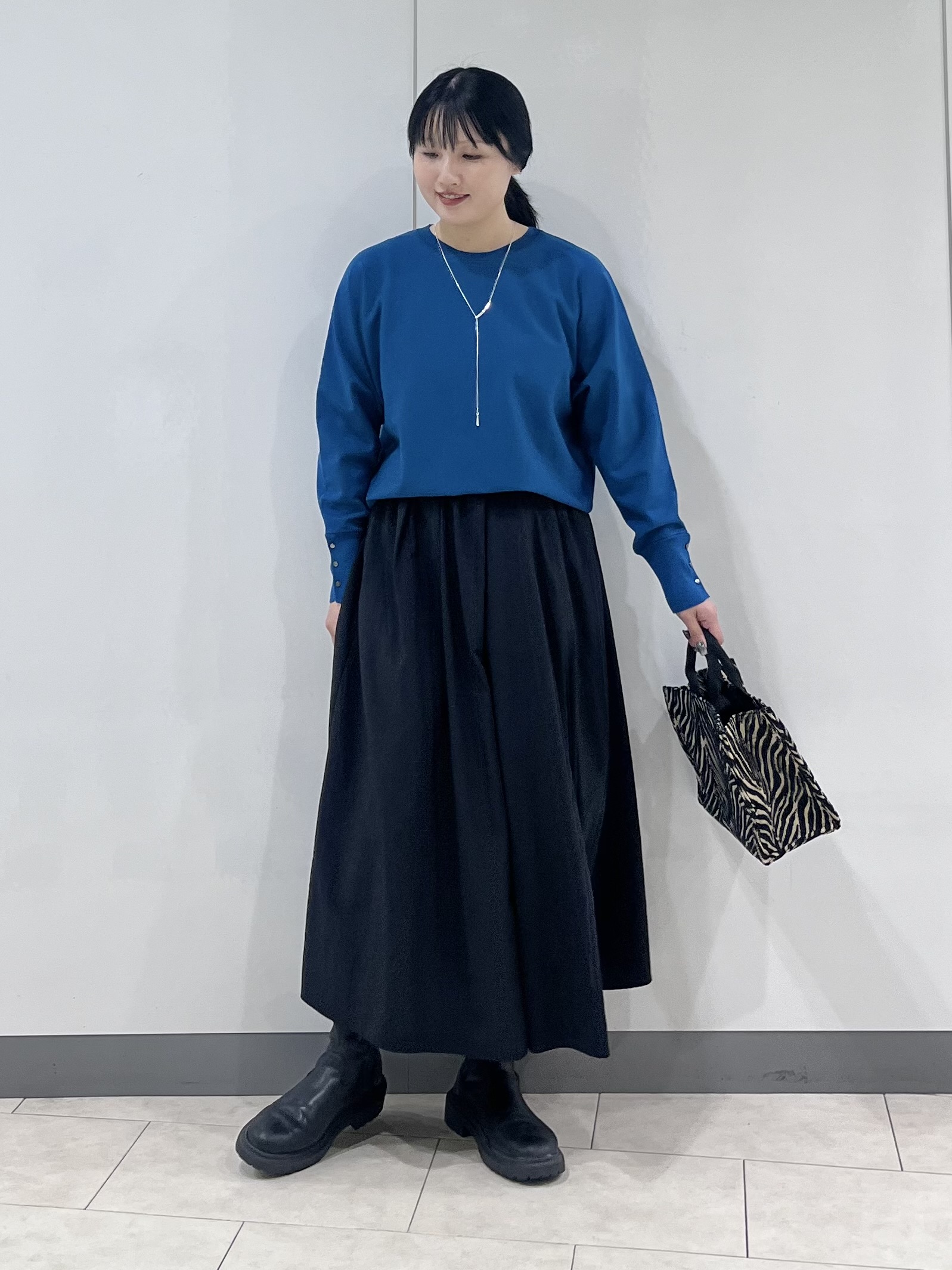 hasuさんの「INDIVI｜【選べる6色／ストレッチ◎】きれいめドルマンスリーブニット」を使ったコーディネート
