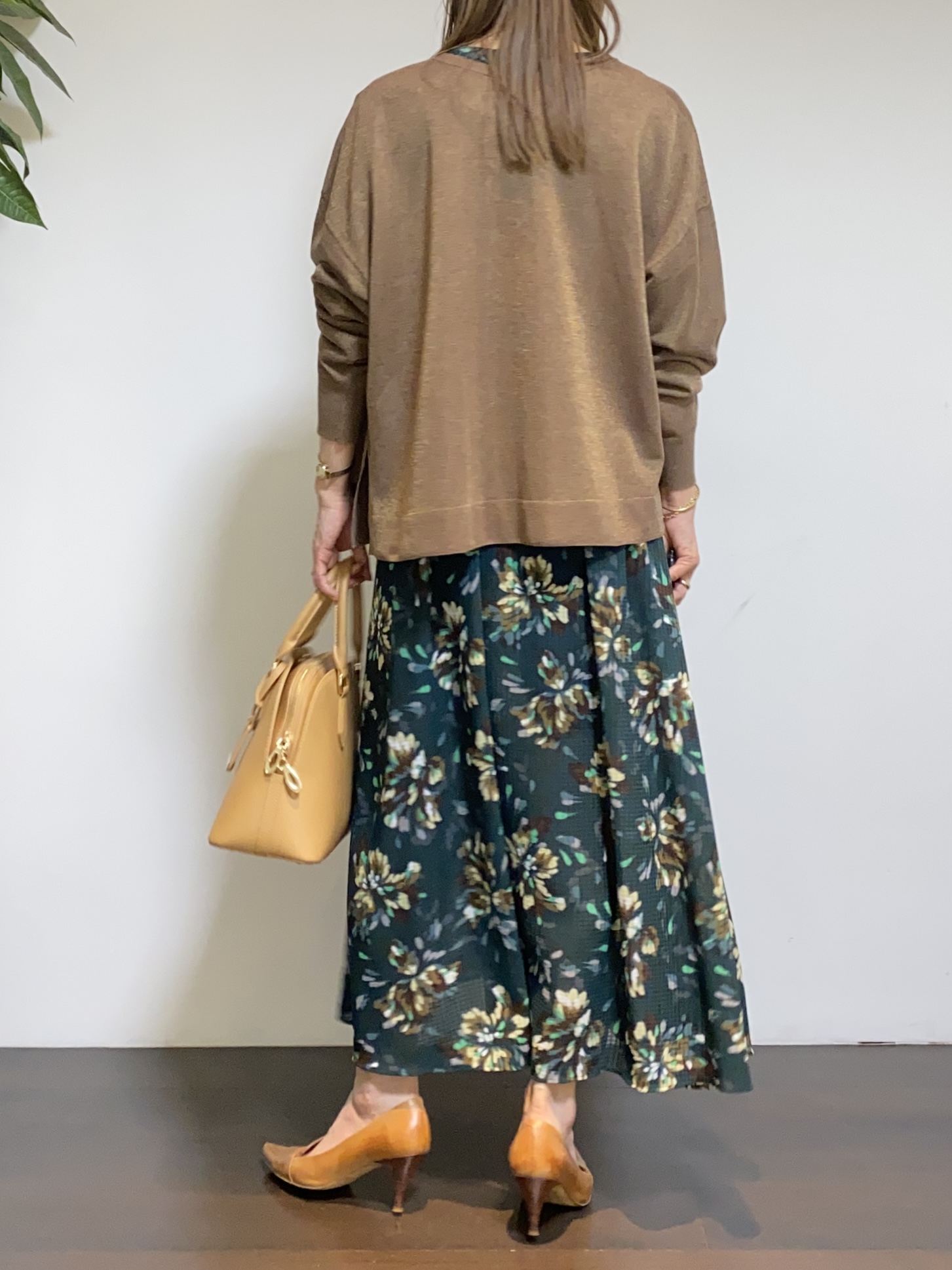 tomoさんの「UNTITLED｜【アンサンブル可/秋羽織り/シアー】前後2WAYカーディガン」を使ったコーディネート