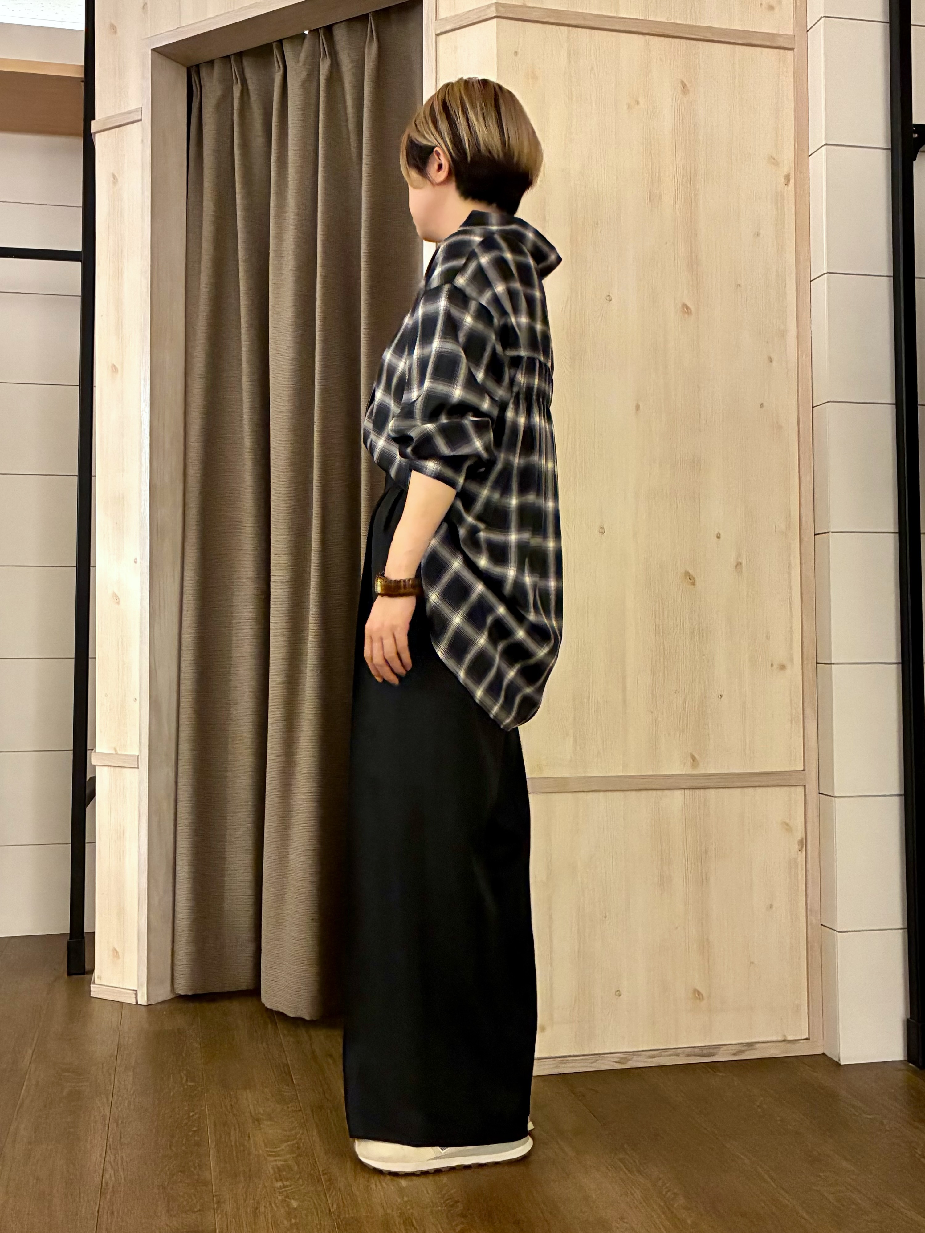 aiさんの「THE SHOP TK｜後ろ姿も着映える バックシャーリングシャツ」を使ったコーディネート